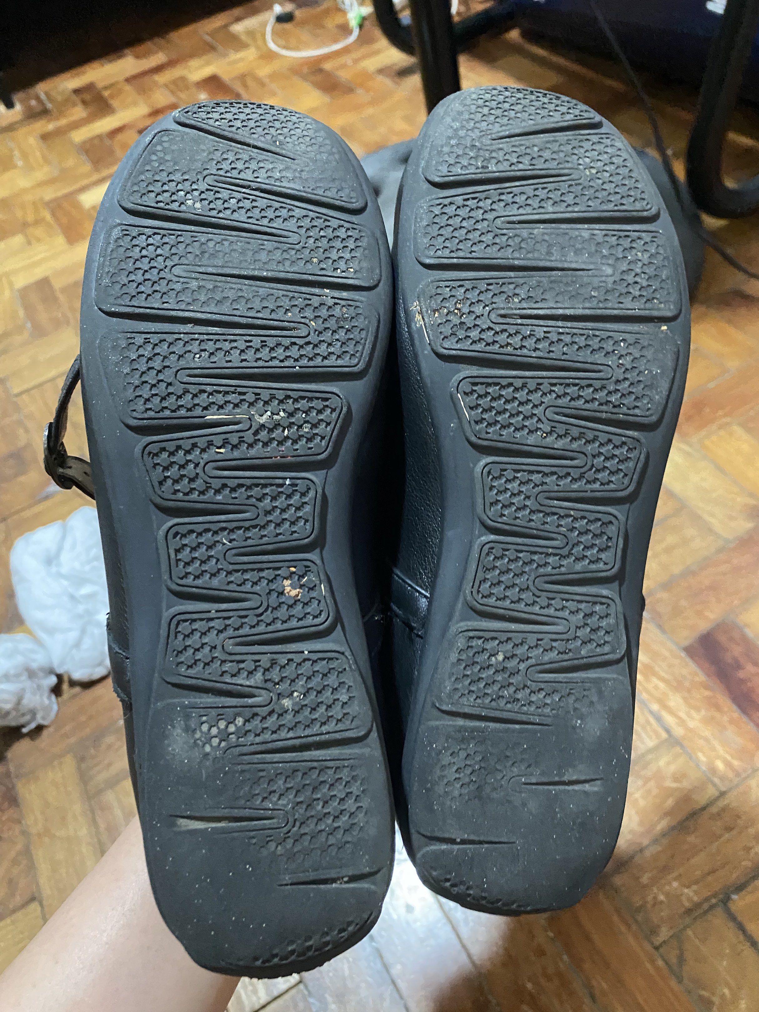 School shoes girls (Category: Flats & Sandals) located in Quezon City. Submitted by kheiO1130 (Listing ID 1421017811, Image 3). Description: Well used.