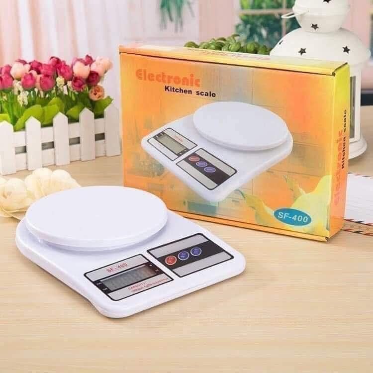 SF-400 Electronic Kitchen Scale (Category: Other Kitchenware & Tableware) located in Manila. Submitted by yzcartph (Listing ID 1421117563, Image 1). Description: - SF-400 Digital Kitchen Scale - Features a digital display - White platform - Comes with original box - Ideal for cooking and baking.