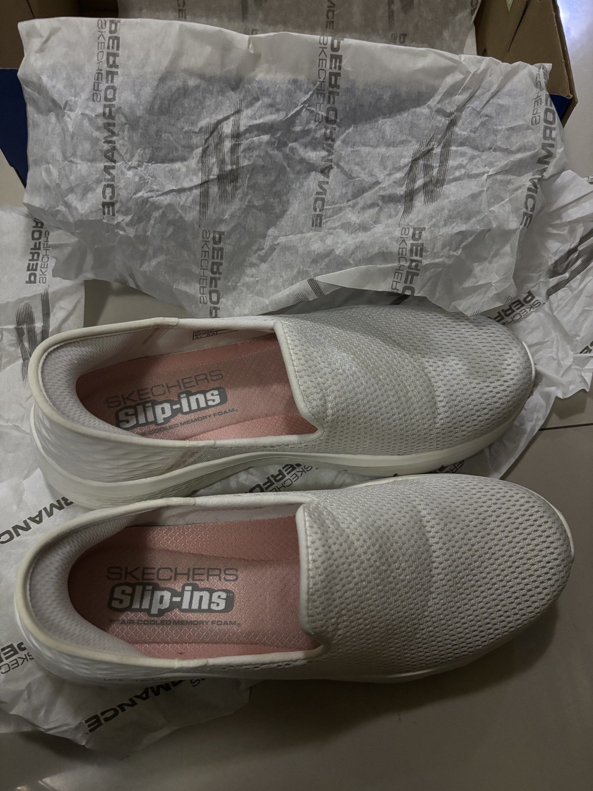 Skechers GO WALK Flex - Relish (Category: Sneakers) located in Santa Rosa. Submitted by aburipoke (Listing ID 1421053026, Image 3). Description: off white color bought 2024 used as duty shoes needs cleaning only minimal signs of usage.