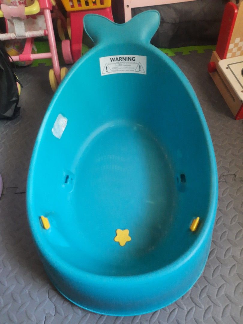 Skip hop moby Baby Bathtub (Category: Bathtub & Bath Accessories) located in Quezon City. Submitted by krmariam13 (Listing ID 1420952316, Image 1). Description: .