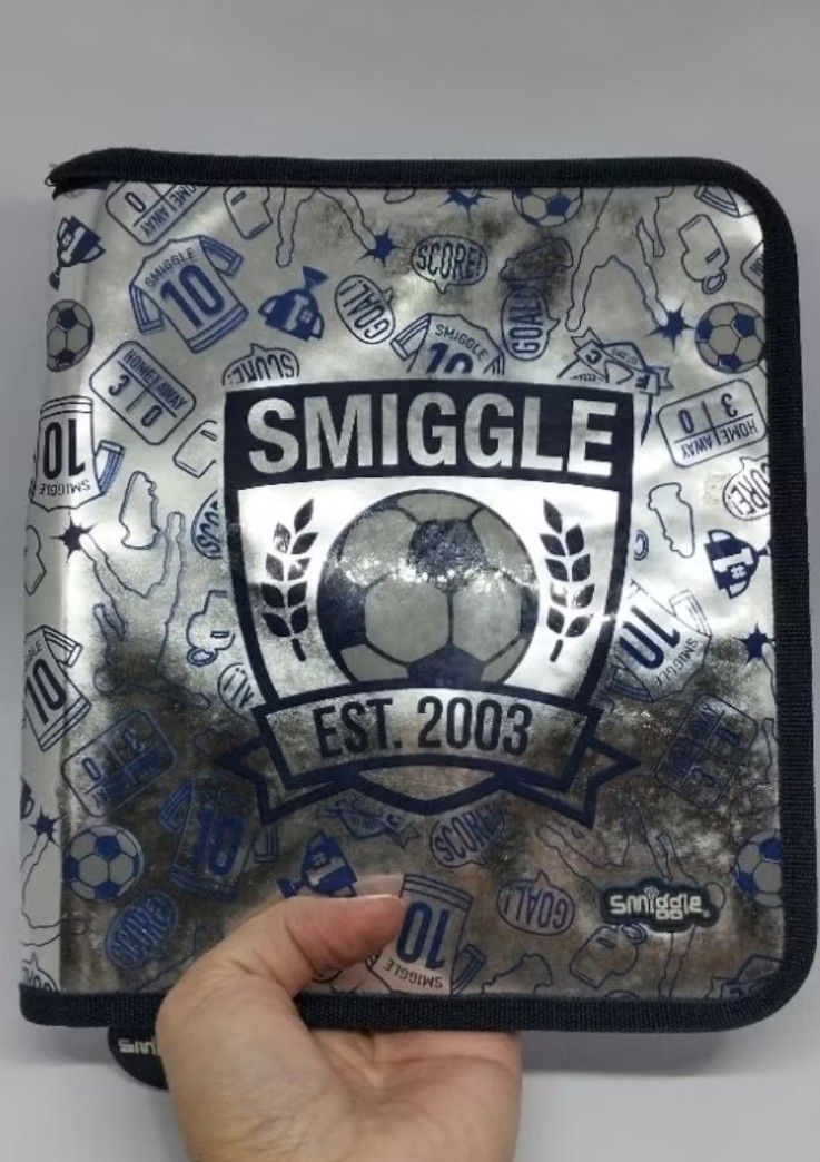 Smiggle Soccer Pencil Case (Category: Stationery & School Supplies) located in Baguio. Submitted by toys_of_yesteryear (Listing ID 1421105238, Image 1). Description: 📌loc. Baguio 📌Please note that this is a USED item and is being sold as-is. Kindly manage expectations accordingly 📌Actual photos posted, check all photos before buying. 📌Reasonable price posted, lowballers will be ignored / ridiculous offers auto declined. 📌No holds , No reserv