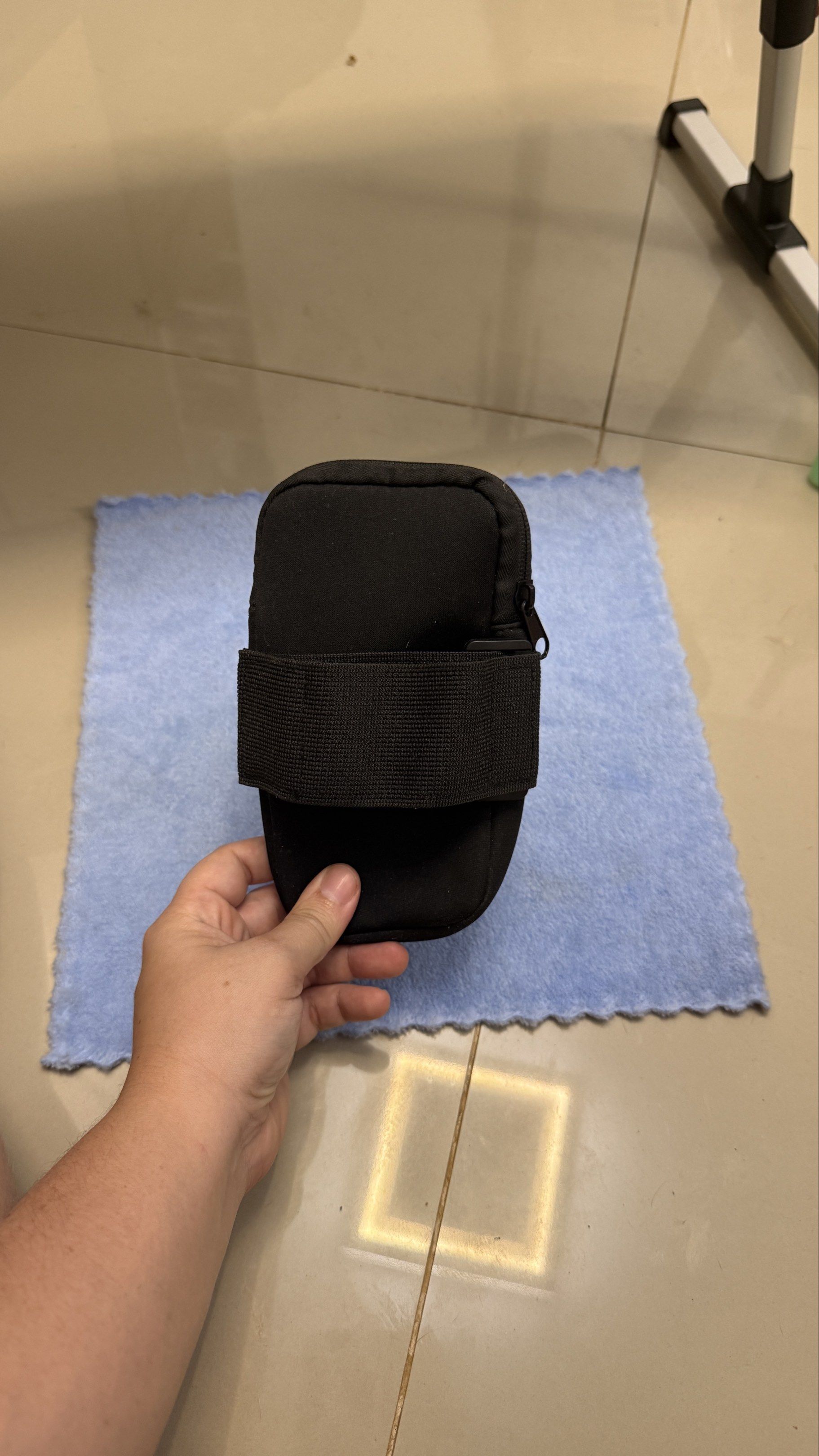 Sports Armband | Running | Walking (Category: Other Sports Equipment and Supplies) located in Cavite. Submitted by Cheapips (Listing ID 1421035837, Image 2). Description: 💡NEED TO KNOW - Used twice only - Good condition - Effectively hold personal items when running or walking Available for pick & delivery Nationwide shipment via J&T.