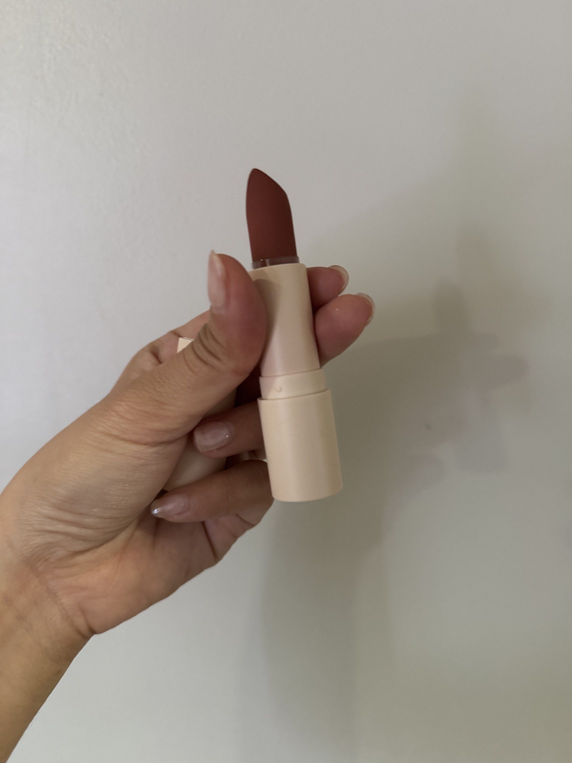 Sunnies Mod Lipstick (Category: Makeup) located in Quezon City. Submitted by destashingmycloset (Listing ID 1421013833, Image 1). Description: - Ever Bilena Stilo Mod 04 lipstick - Reddish-brown shade - Beige tube - Twist-up design - Shade name visible - Lightly used.