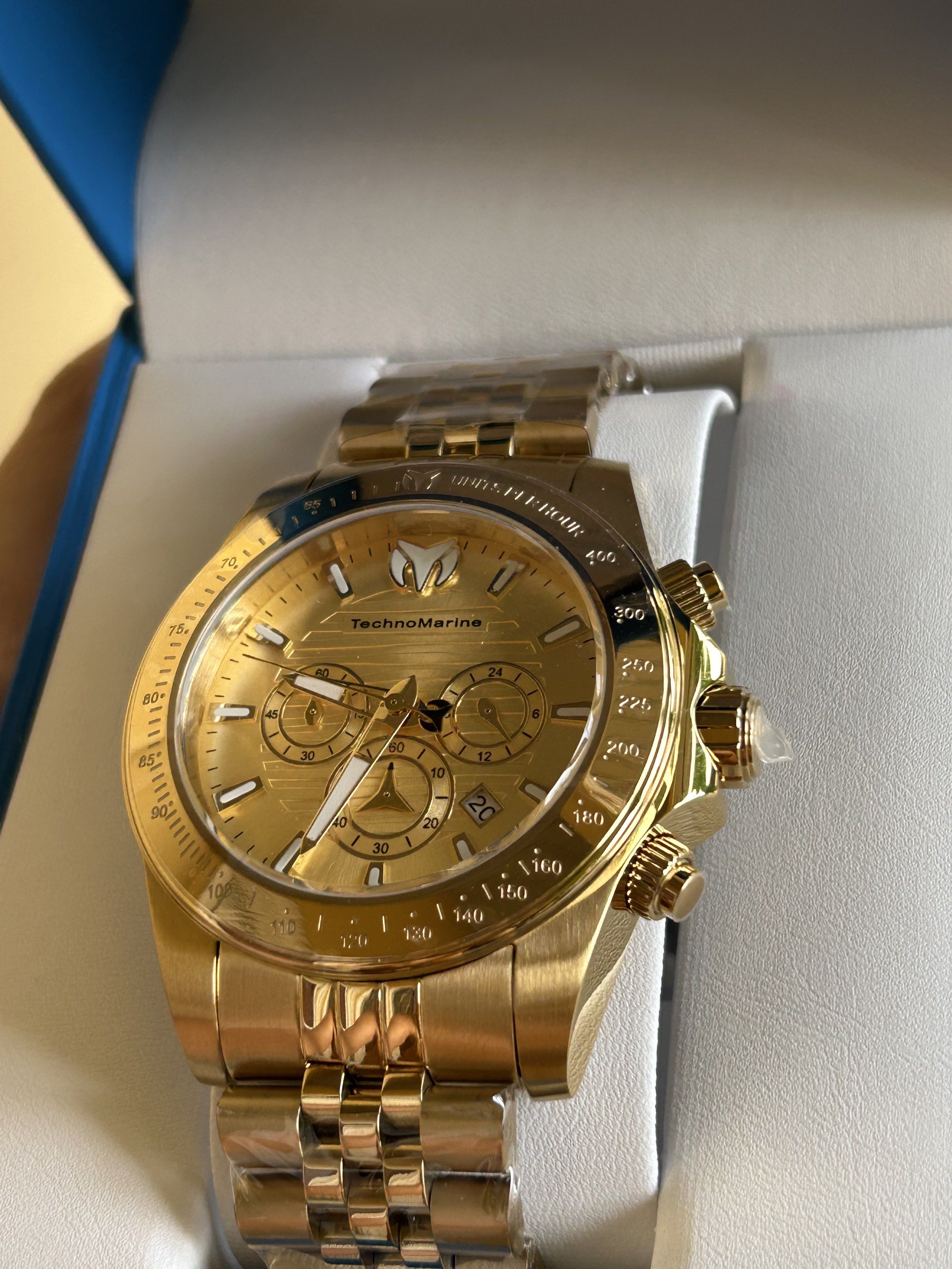 TechnoMarine Manta Ray Gold Chronograph Watch (Category: Luxury Watches) located in Batangas. Submitted by charmmmz (Listing ID 1420969482, Image 2). Description: Original Technomarine watch Brand new with box .
