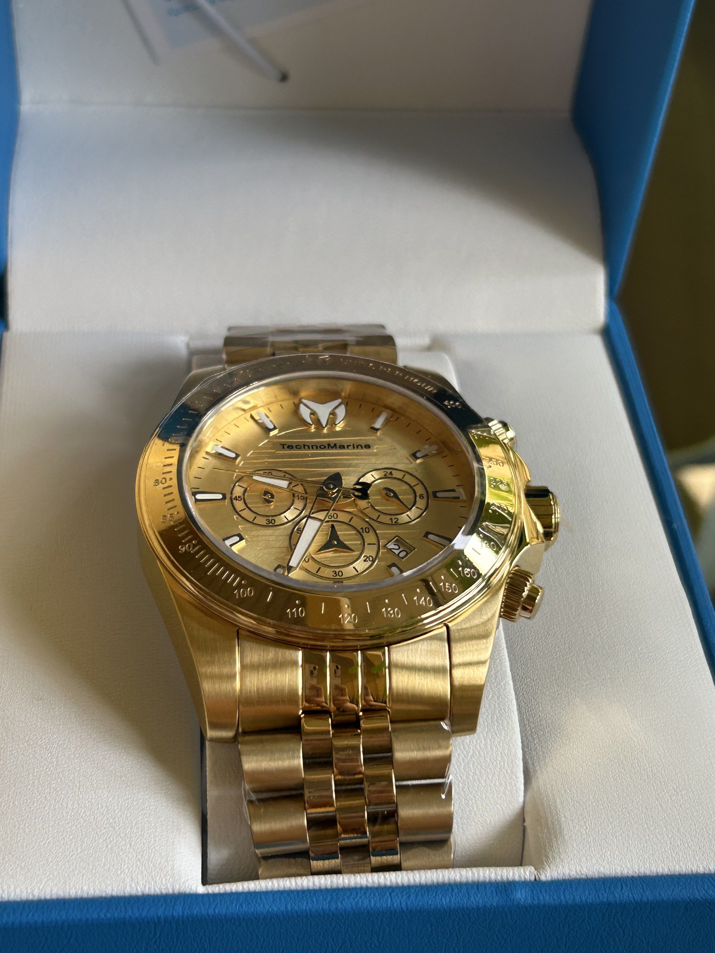 TechnoMarine Manta Ray Gold Chronograph Watch (Category: Luxury Watches) located in Batangas. Submitted by charmmmz (Listing ID 1420969482, Image 3). Description: Original Technomarine watch Brand new with box .