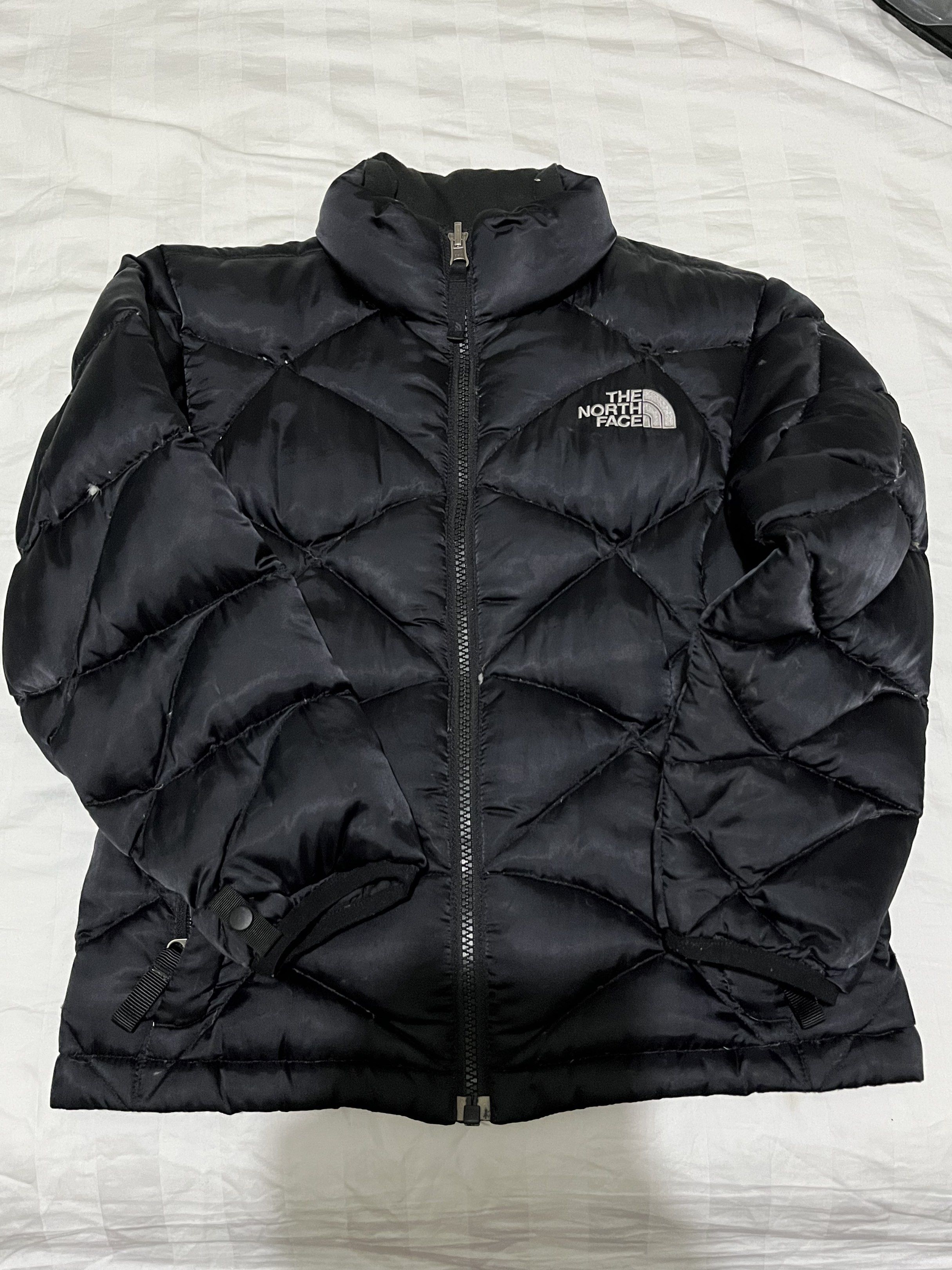 The north face (Category: Babies & Kids Fashion) located in Taguig. Submitted by surefyr (Listing ID 1421071304, Image 1). Description: For Sale AUTHENTIC north face Puffer 550 fill kids Dimension width 14 length 19 inches with Free bossini puffer Gray Free shipping Via Jrs.
