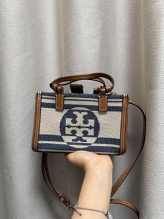 （分類：）位於 。 由 yujin0901 提交（商品編號 1421095107，圖片 1）。簡介： 。