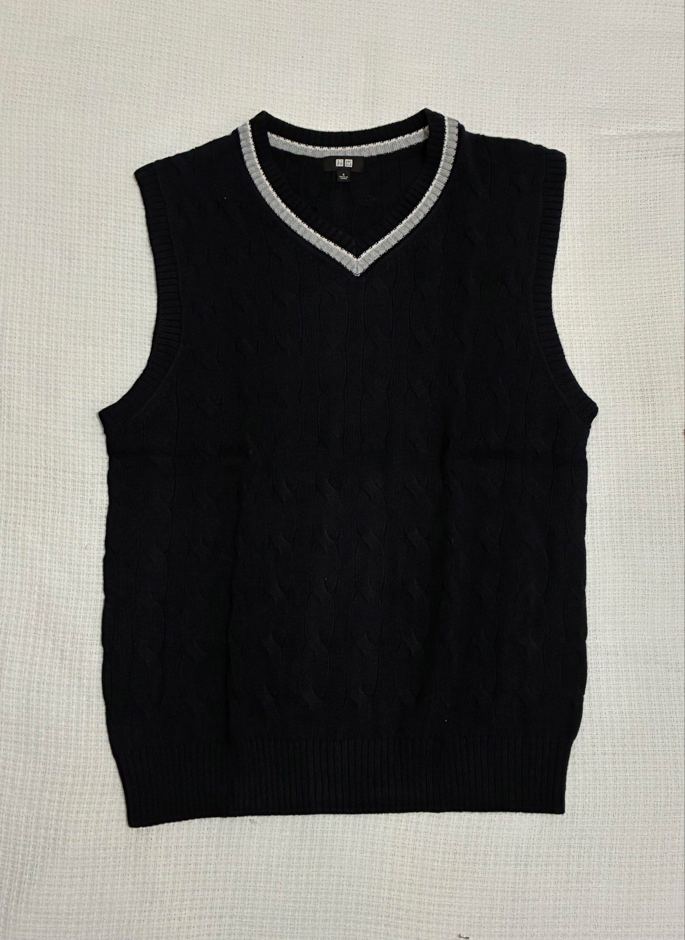 Uniqlo Black V-Neck Vest (Category: Coats, Jackets and Outerwear) located in Manila. Submitted by vvvvcat (Listing ID 1421060066, Image 1). Description: NEVER USED Shoulder: 17 L x W: 26.5 x 18.5 -Check my profile for individual prices. -Discounts for Bulk orders (3+items) -Prices are all negotiable just pm!!! -Dm me for any more additional photos or inquiries :) -All items are measured in inches mwahh.