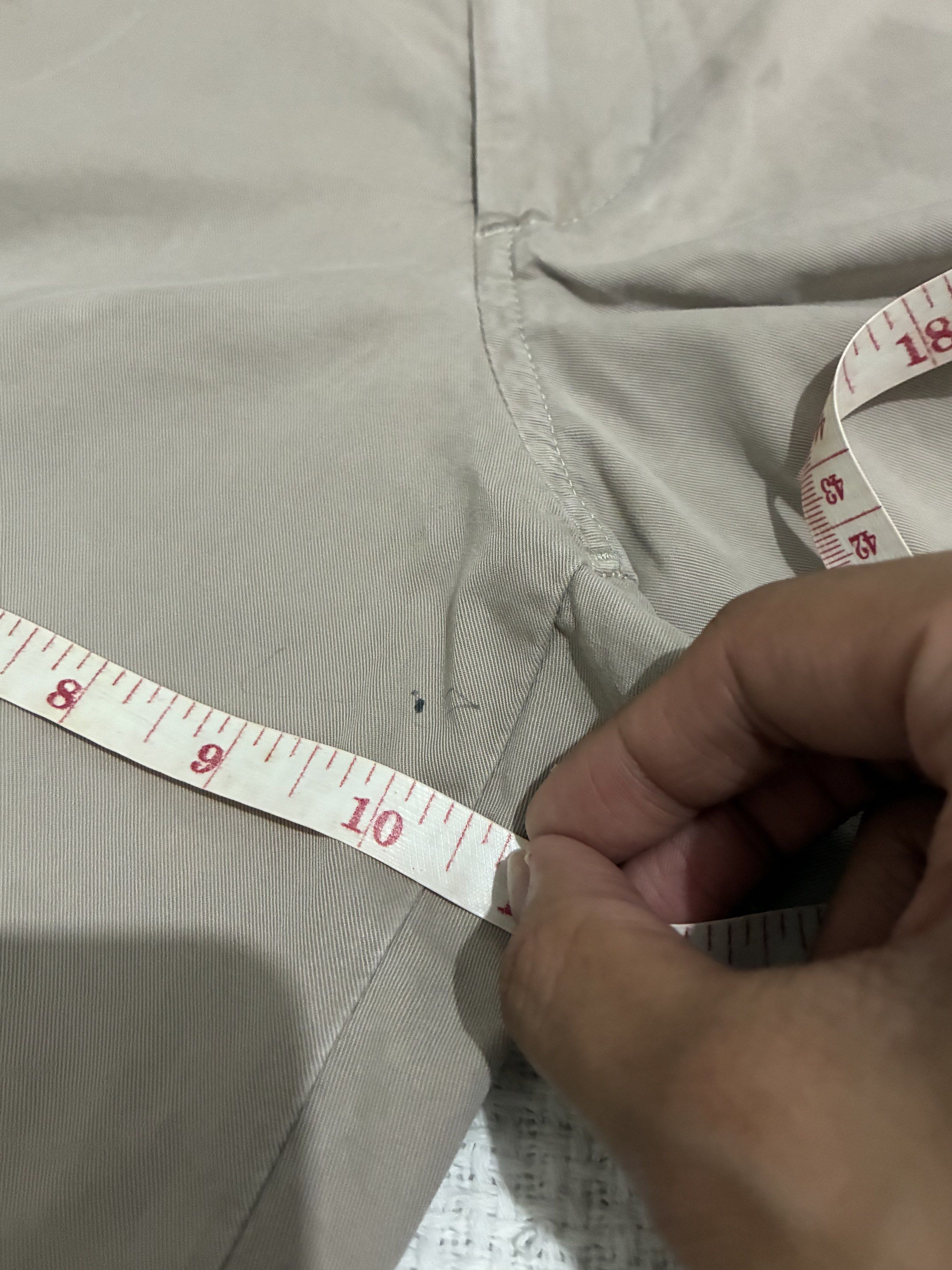 Uniqlo Chino Shorts (Category: Shorts) located in Manila. Submitted by vvvvcat (Listing ID 1421051357, Image 3). Description: Has a small stain on waist but barely noticeable and can be washed :) Waist: 32 Thigh: 10.5 Total length: 18 Front rise: 10.5 Hem: 9 -Check my profile for individual prices. -Discounts for Bulk orders (3+items) -Prices are all negotiable just pm!!! -Dm me for any more additional photos or inquiries :) -All items are measur