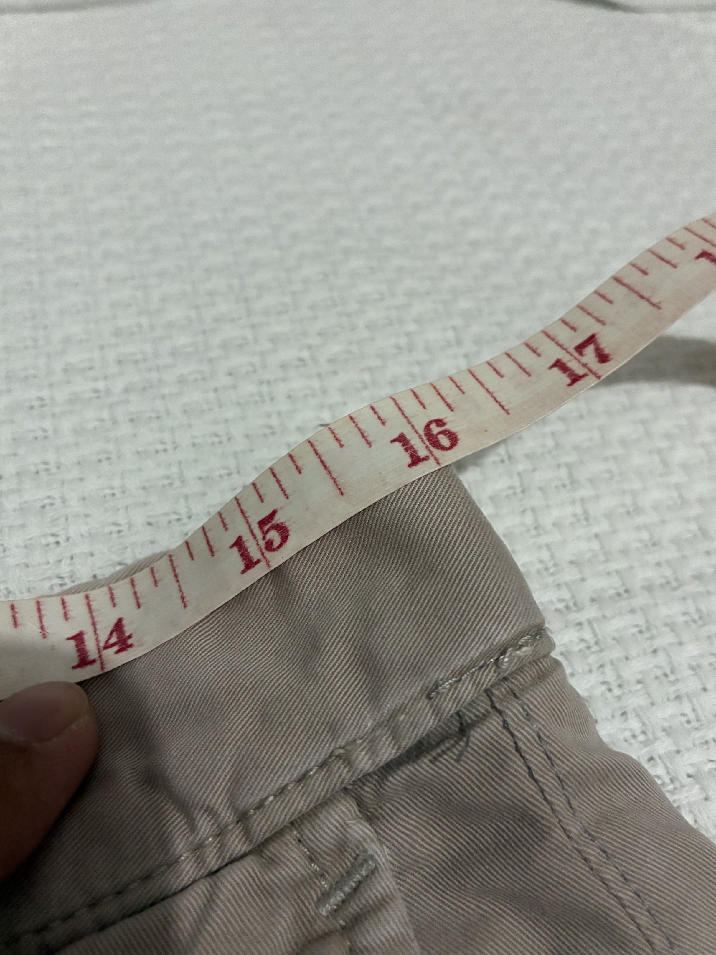 Uniqlo Chino Shorts (Category: Shorts) located in Manila. Submitted by vvvvcat (Listing ID 1421051357, Image 2). Description: Has a small stain on waist but barely noticeable and can be washed :) Waist: 32 Thigh: 10.5 Total length: 18 Front rise: 10.5 Hem: 9 -Check my profile for individual prices. -Discounts for Bulk orders (3+items) -Prices are all negotiable just pm!!! -Dm me for any more additional photos or inquiries :) -All items are measur
