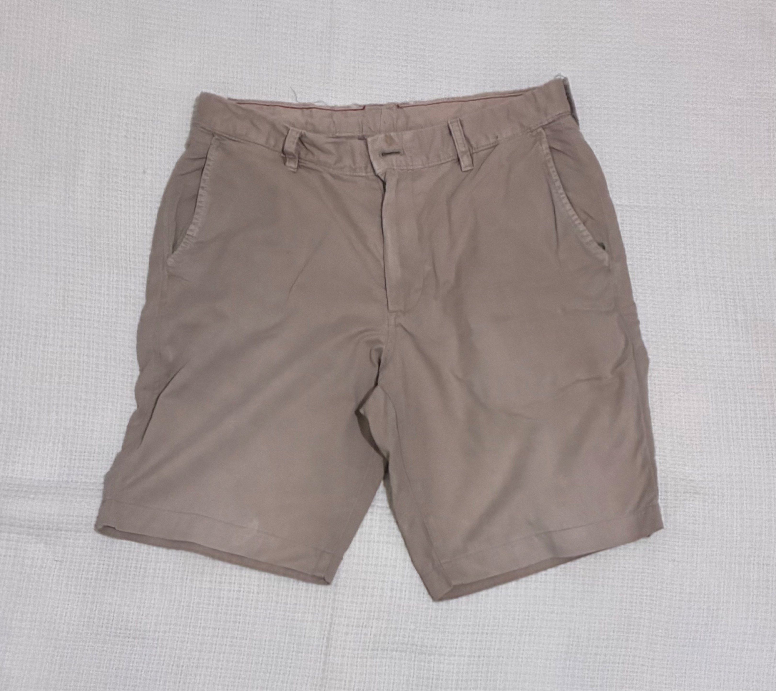 Uniqlo Chino Shorts (Category: Shorts) located in Manila. Submitted by vvvvcat (Listing ID 1421051357, Image 1). Description: Has a small stain on waist but barely noticeable and can be washed :) Waist: 32 Thigh: 10.5 Total length: 18 Front rise: 10.5 Hem: 9 -Check my profile for individual prices. -Discounts for Bulk orders (3+items) -Prices are all negotiable just pm!!! -Dm me for any more additional photos or inquiries :) -All items are measur