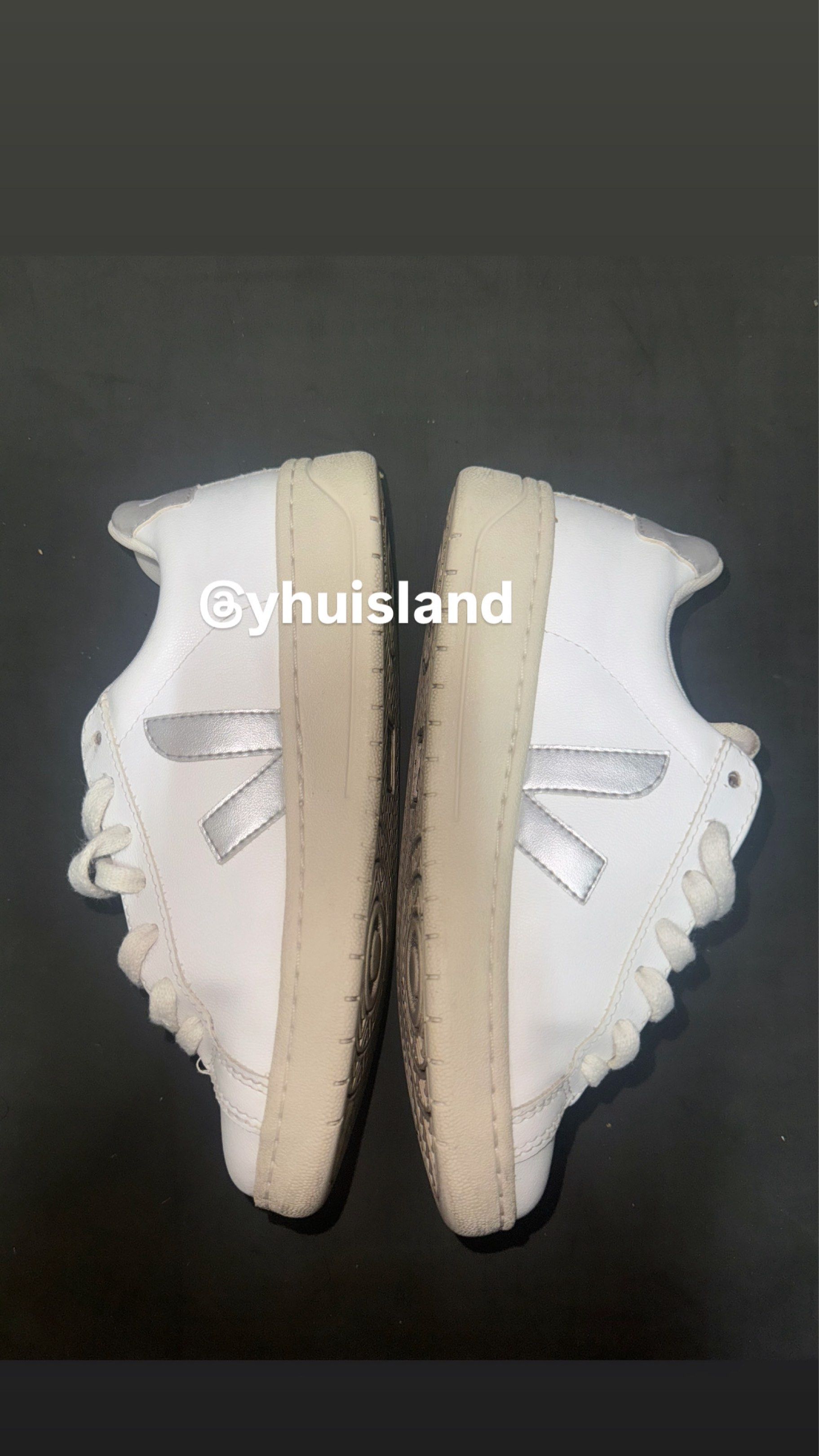 Veja Urca White Silver (Box Included). Negotiable! (Category: Sneakers) located in Cavite. Submitted by yhuisland (Listing ID 1420986754, Image 1). Description: Hello guys! I’m selling my Veja Urca (White Silver). Very very good condition. I got this from Shopbop (for 6k+, no sf fees). Negotiable! Size is 5. Although the box reflects a different sizing, their shoes run a little bigger since my actual foot size without allowance is 5, and it’s not