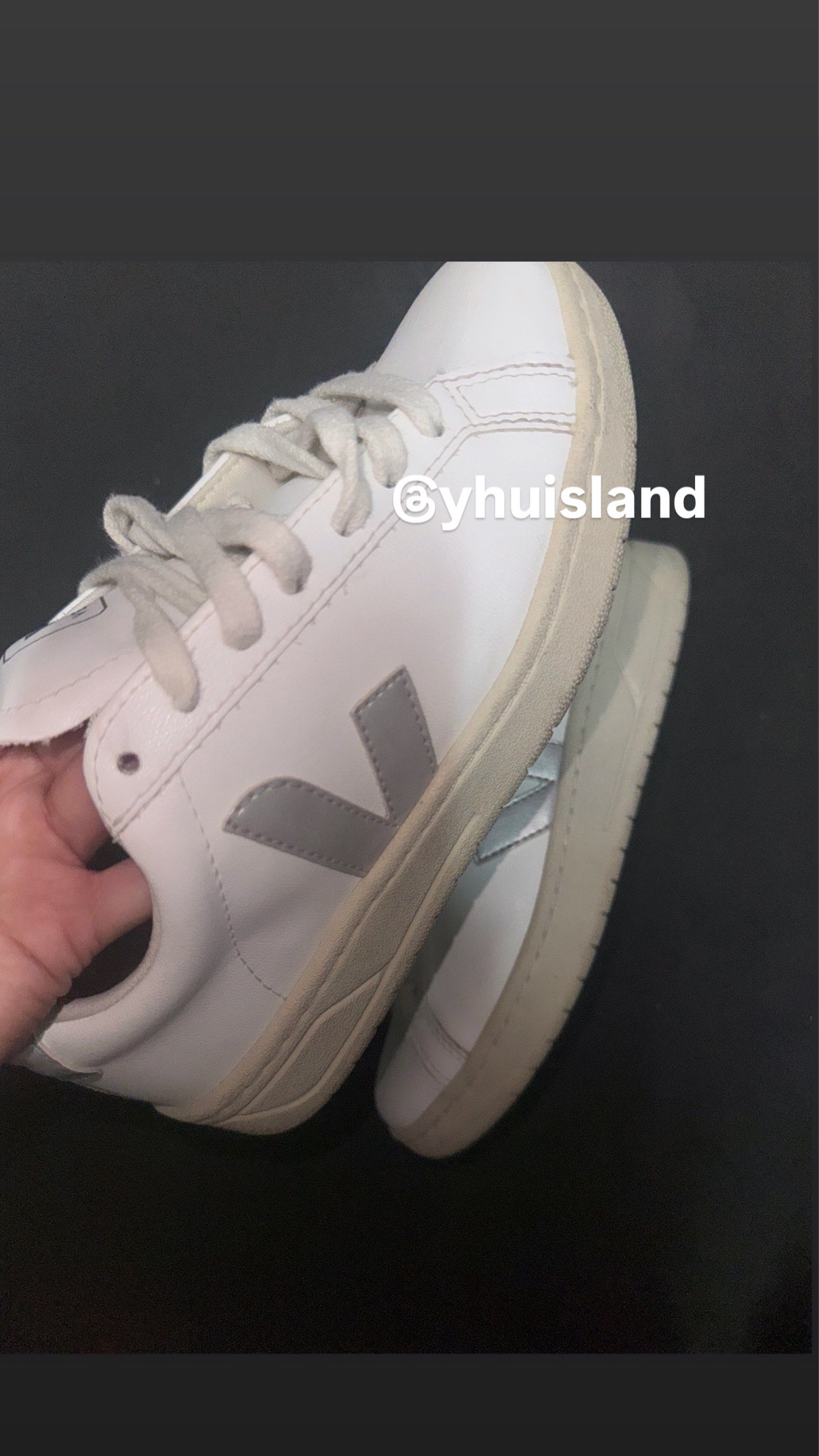 Veja Urca White Silver (Box Included). Negotiable! (Category: Sneakers) located in Cavite. Submitted by yhuisland (Listing ID 1420986754, Image 3). Description: Hello guys! I’m selling my Veja Urca (White Silver). Very very good condition. I got this from Shopbop (for 6k+, no sf fees). Negotiable! Size is 5. Although the box reflects a different sizing, their shoes run a little bigger since my actual foot size without allowance is 5, and it’s not