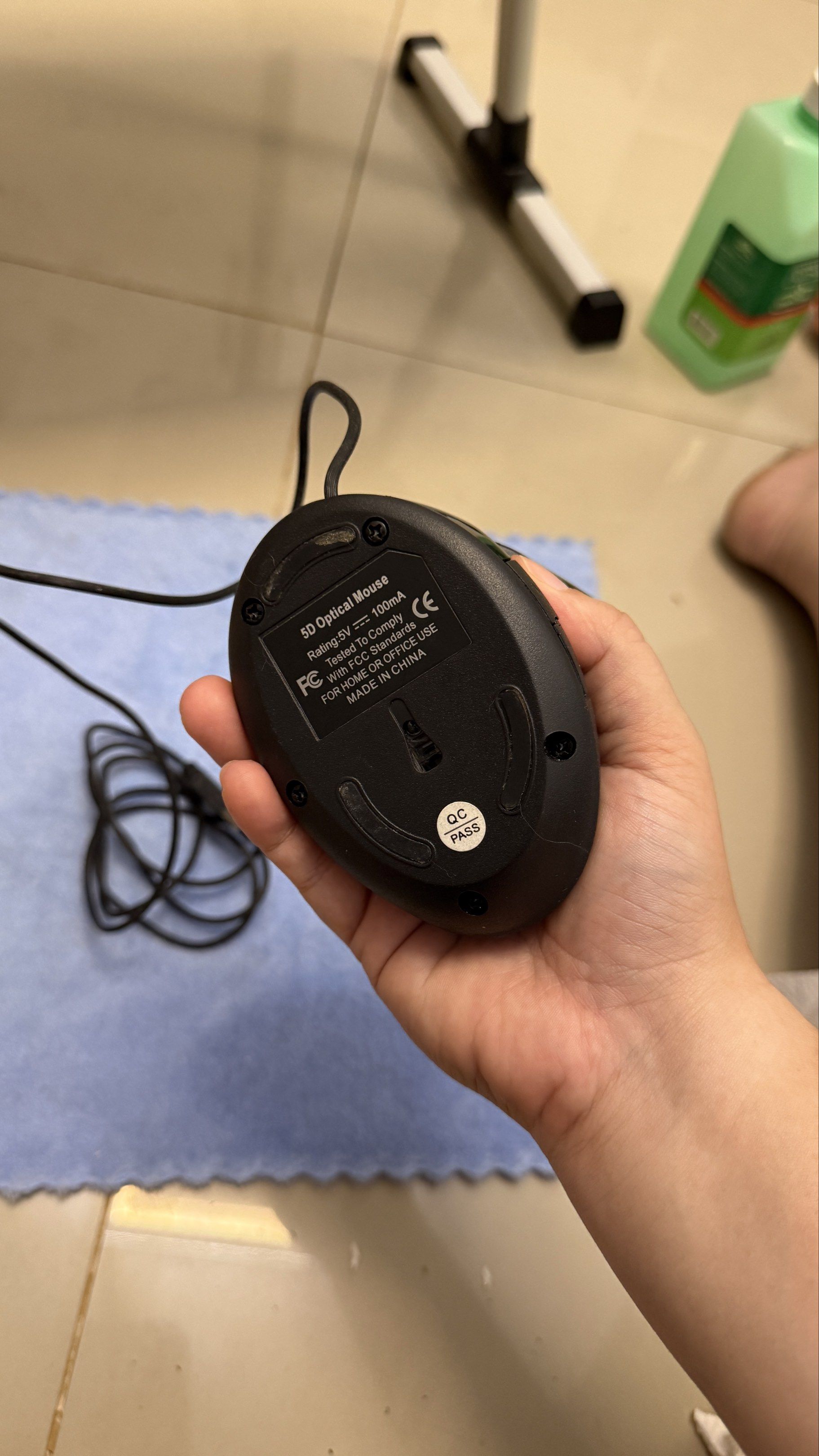 VERTICAL MOUSE -WIRED (Category: Mouse & Mousepads) located in Cavite. Submitted by Cheapips (Listing ID 1421076656, Image 2). Description: 💡 NEED TO KNOW - In good condition - Wired - 5D optical mouse - For home & office use FOR PICK UP OR DELIVERY - Lalamove & Grab - Self pick up - J&T or Flash express.
