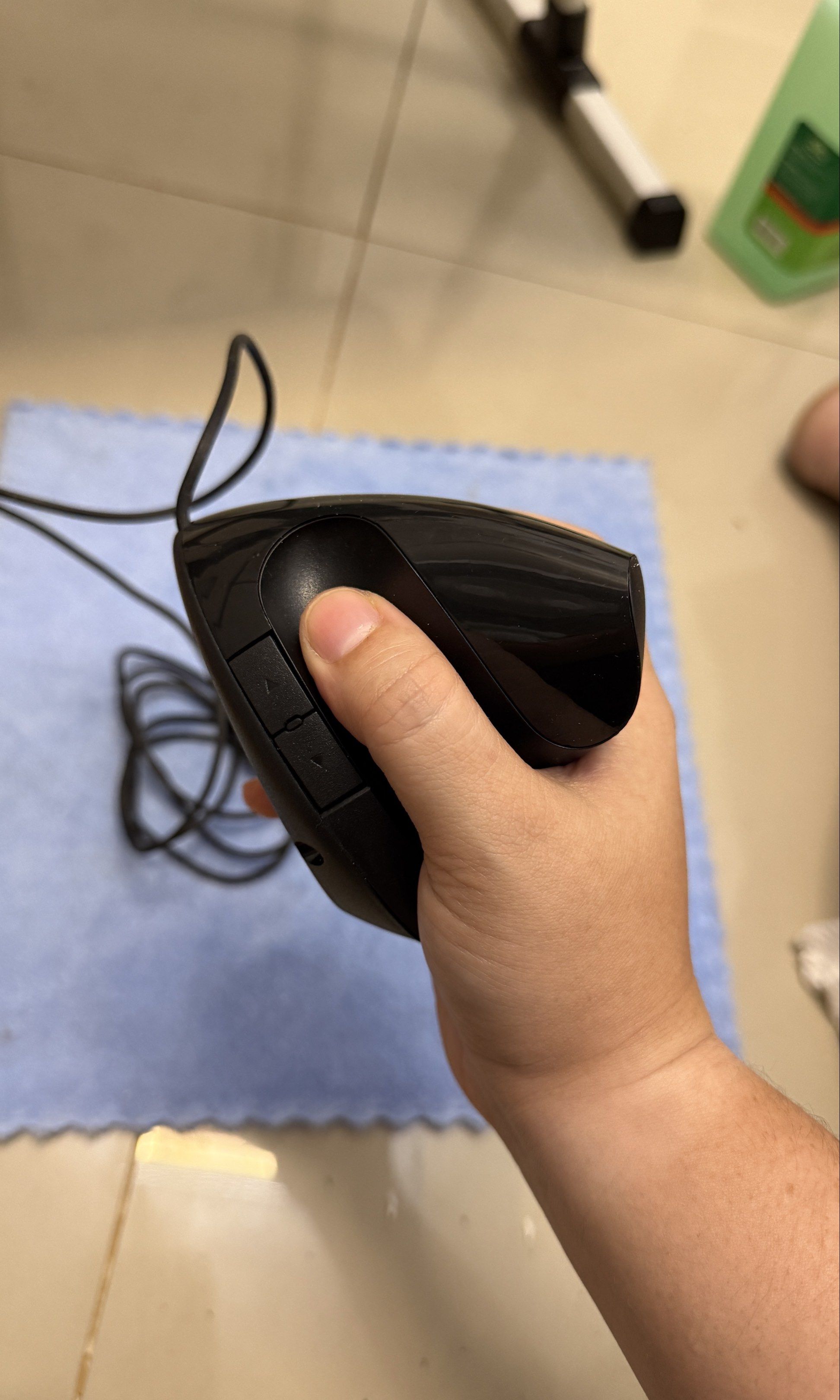 VERTICAL MOUSE -WIRED (Category: Mouse & Mousepads) located in Cavite. Submitted by Cheapips (Listing ID 1421076656, Image 1). Description: 💡 NEED TO KNOW - In good condition - Wired - 5D optical mouse - For home & office use FOR PICK UP OR DELIVERY - Lalamove & Grab - Self pick up - J&T or Flash express.
