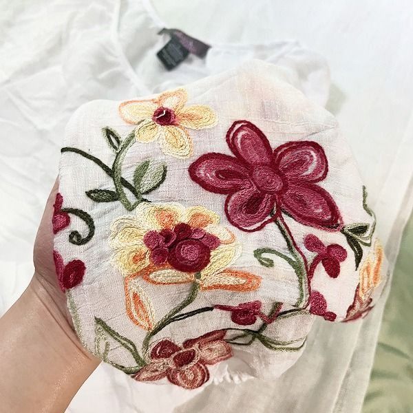White embroidered floral blouse loose large (Category: Blouses) located in Taguig. Submitted by gingerrcat (Listing ID 1420969980, Image 2). Description: - first pic is reference - naka indicate na sa pics yung measurements BEFORE INQUIRING — PLEASE READ‼️ 🏷️ Last price posted. No replies to low offers. 🚫 No extra pics. If it’s posted, it’s available — no need to ask! 👀 Seeners & lowballers = blocked. 📍 Location: Cembo, Taguig / Makati 📏 Mea