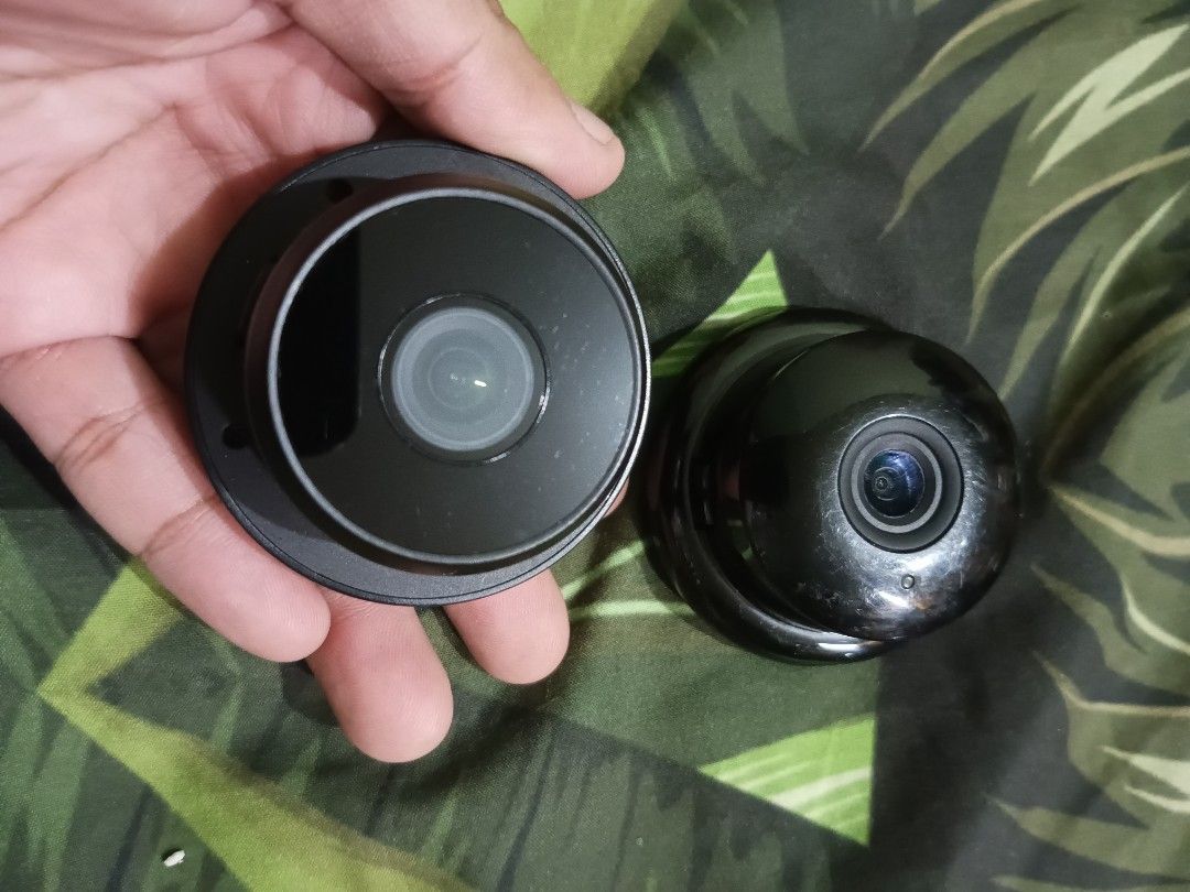 Yi Smart security cameras pair set (Category: Security Systems & CCTV Cameras) located in Quezon City. Submitted by markgolveo (Listing ID 1420996702, Image 1). Description: Yi Smart security cameras pair set both tested and working base unit cameras only no cradle cover included no SD cards included.