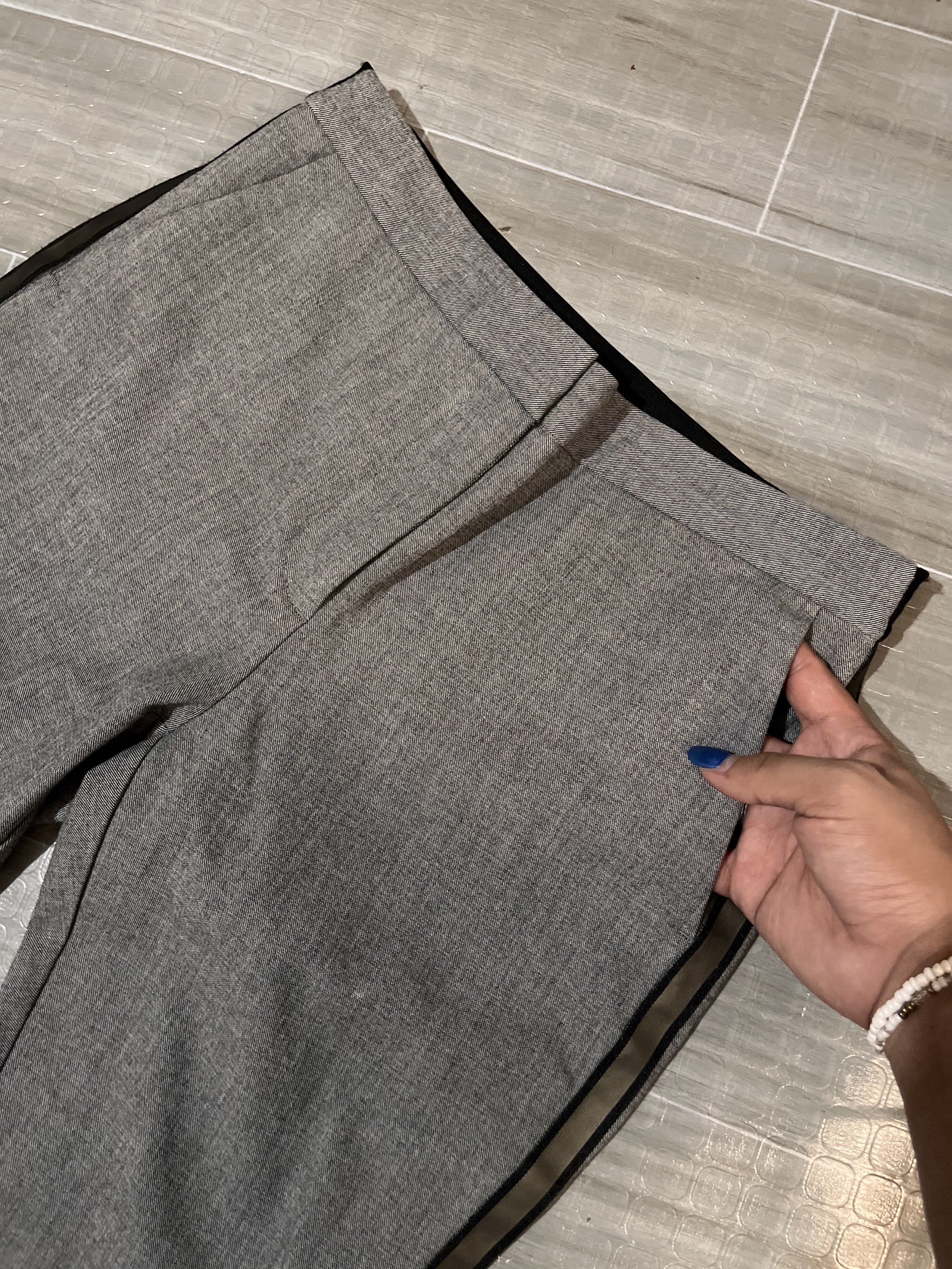 zara gray trouser pants with black and gray lining (Category: Other Bottoms) located in Apalit. Submitted by jd.eclutters (Listing ID 1421023492, Image 2). Description: ➫ good as new ➫ stretchy fabric ➫ very kapal ng tela ➫ unisex ➫ fits 27-28 ➫ rfs: nasa closet lang hehe 📍Apalit, Pampanga 🧾 Gcash 📦 J&T 💌 dm for nego & more infos! happy shopping! 🛒⋆⭒˚.⋆.