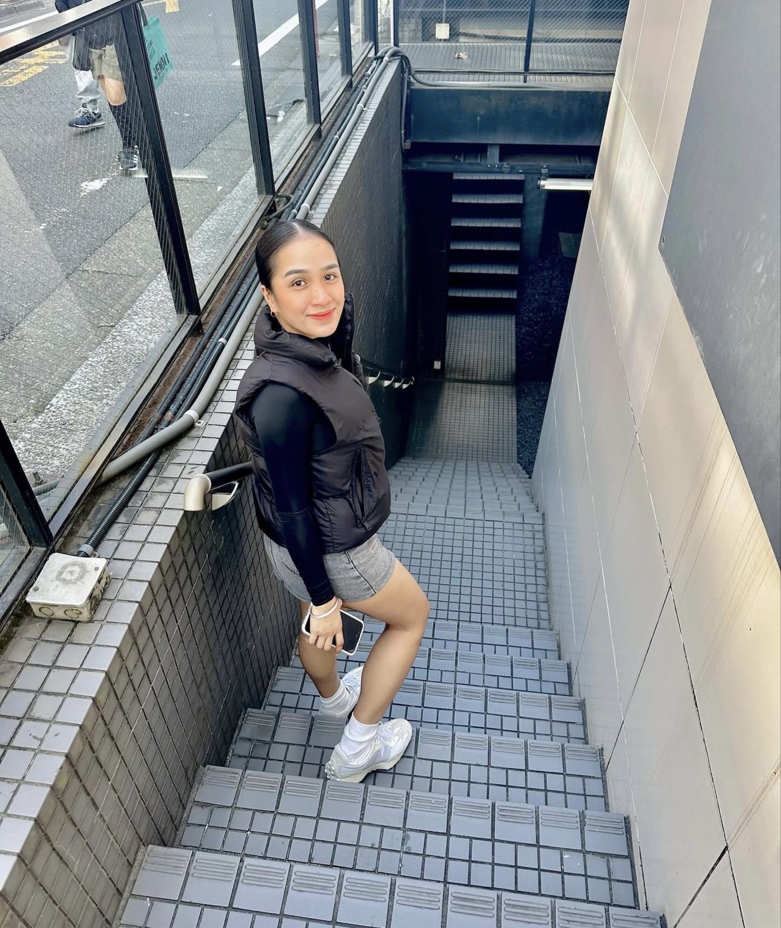 Zara Puffer Gilet Vest Jacket (Category: Coats, Jackets and Outerwear) located in San Juan City. Submitted by declutterclosetcleanup (Listing ID 1415741685, Image 2). Description: .