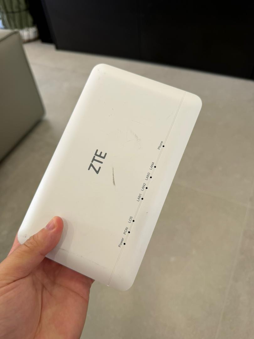 ZTE Huawei HG8240H5 GPON Terminal Modem Router, Computers & Tech, Parts ...