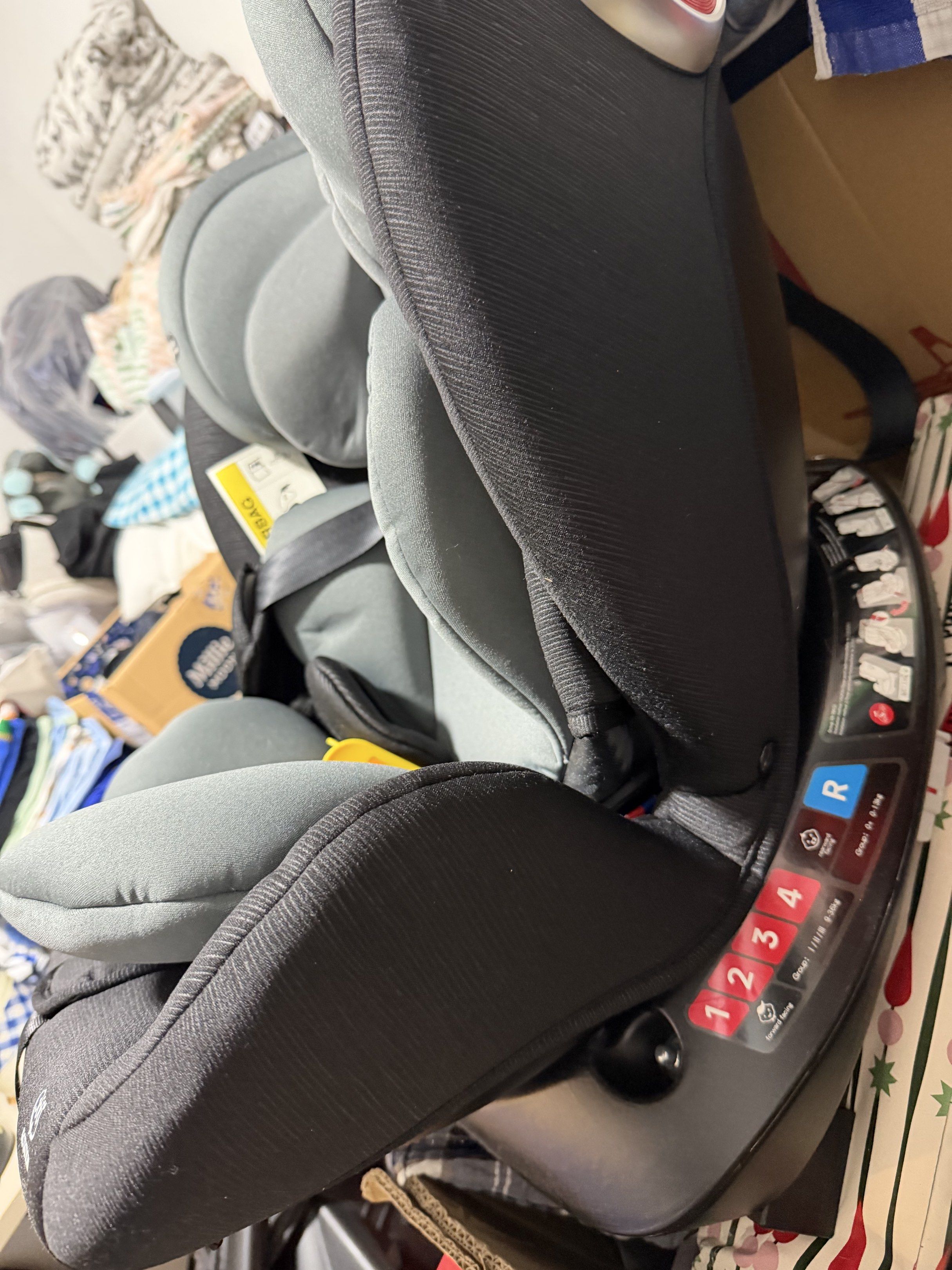 360 Rotation Car Seat (Category: Car Seats) located in Makati City. Submitted by marowebg (Listing ID 1421205671, Image 2). Description: - 360-degree rotating car seat - Side protection bumpers - Adjustable settings - Gray and black color.