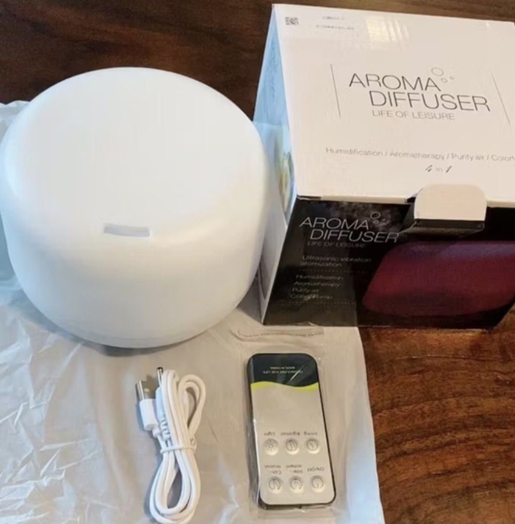 Humidifier/Aroma Diffuser (500ml) (Category: Home Fragrance) located in Singapore. Submitted by purple_unicorn_cloud (Listing ID 1421189081, Image 1). Description: - Brand new 500ml Aroma Diffuser - Includes remote control - Comes with charging cable - Creates a relaxing atmosphere - LED feature - Fragrance not included - org retail at $28, selling for $18 pickup from 161055 or meet up at havelock mrt PM for more info :).
