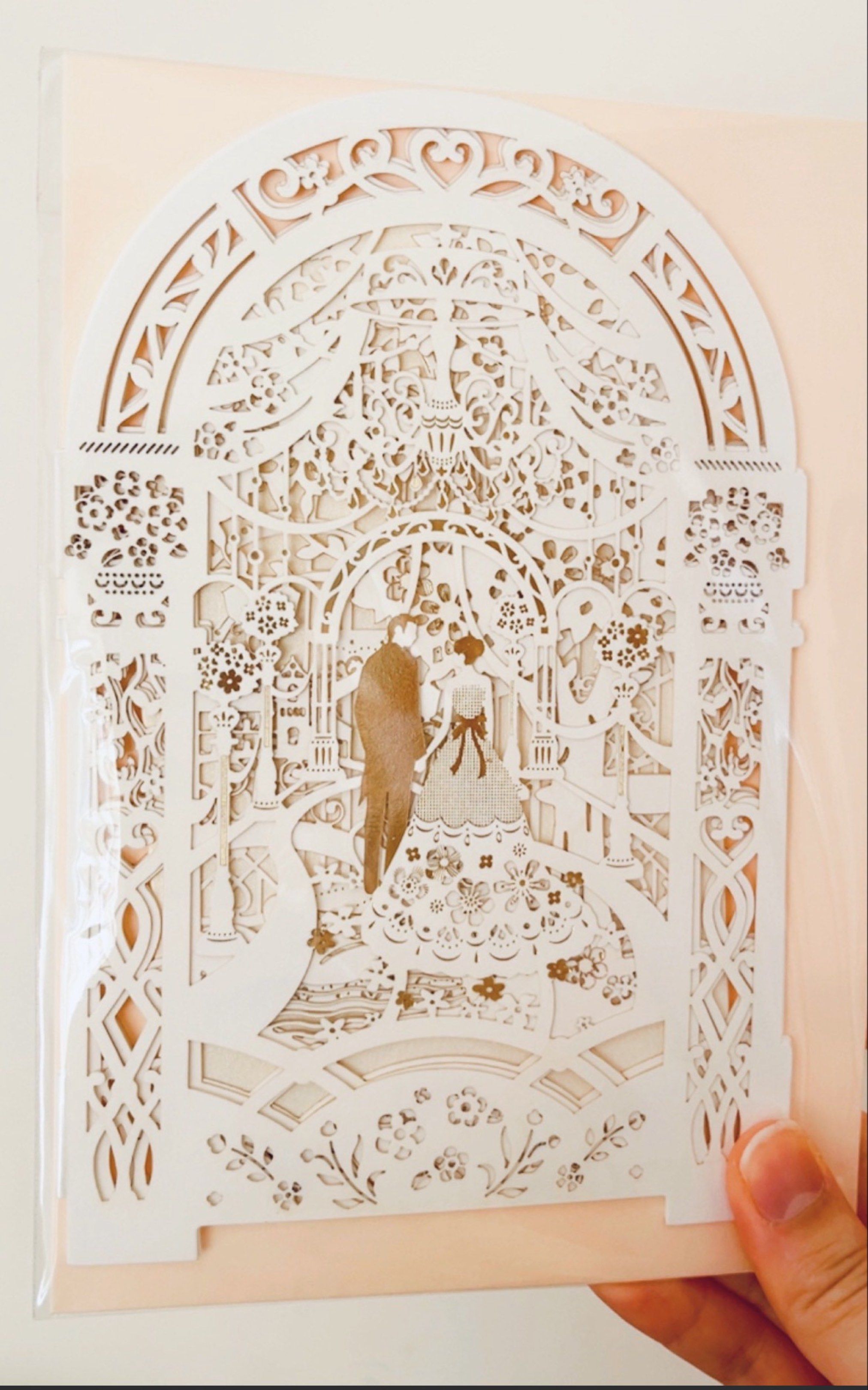 ❣️最後 1 張❣️現貨👰🤵💌法式蕾絲婚禮花園燙金立體結婚卡 情人節卡 求婚卡 示愛卡 祝福咭 賀咭 體紙藝燙金賀卡 立體卡 紙雕 珍藏收藏 WEDDING LOVE GREETING CARD BIRTHDAY CELEBRATION VALENTINES CARD （分類：文具及工藝 - 畫作及印刷品）位於 Hong Kong。 由 swroom 提交（商品編號 1421249272，圖片 2）。簡介： 🚚 🎁 只限郵寄運送 🎁 ▫️▫️商品詳情▫️▫️ 💖$50 張，全新未開封 ❣️ 節日銷情迅速請早訂購售完即止❣️ 🛍更多最新禮品玩具 follow us ： carousell.com/swroom ▫️▫️購買付款詳情 ▫️▫️ 📥 請 INBOX PM下單購買須提供以下資料 ： 1. 選擇付款方式 : PAYME / FPS / ALIPAYHK 2. 選擇郵寄方式： 📮 $5 up 本地平郵 ( 一般情況 2-3 工作天寄出 ) 📦 SF順豐到付 - 