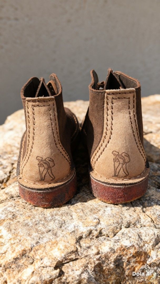 💯 Clarks High Desert Trek Boots Brown Suede 7us (Category: Boots) located in General Mariano Alvarez. Submitted by randzwurkz85264 (Listing ID 1421189754, Image 3). Description: - Clarks desert boots - Brown suede - US size 7, UK 6.5 - Lace-up design - Stitched sole - Classic desert trek boot silhouette - Distinctive logo on heel - Ideal for casual/rugged wear.