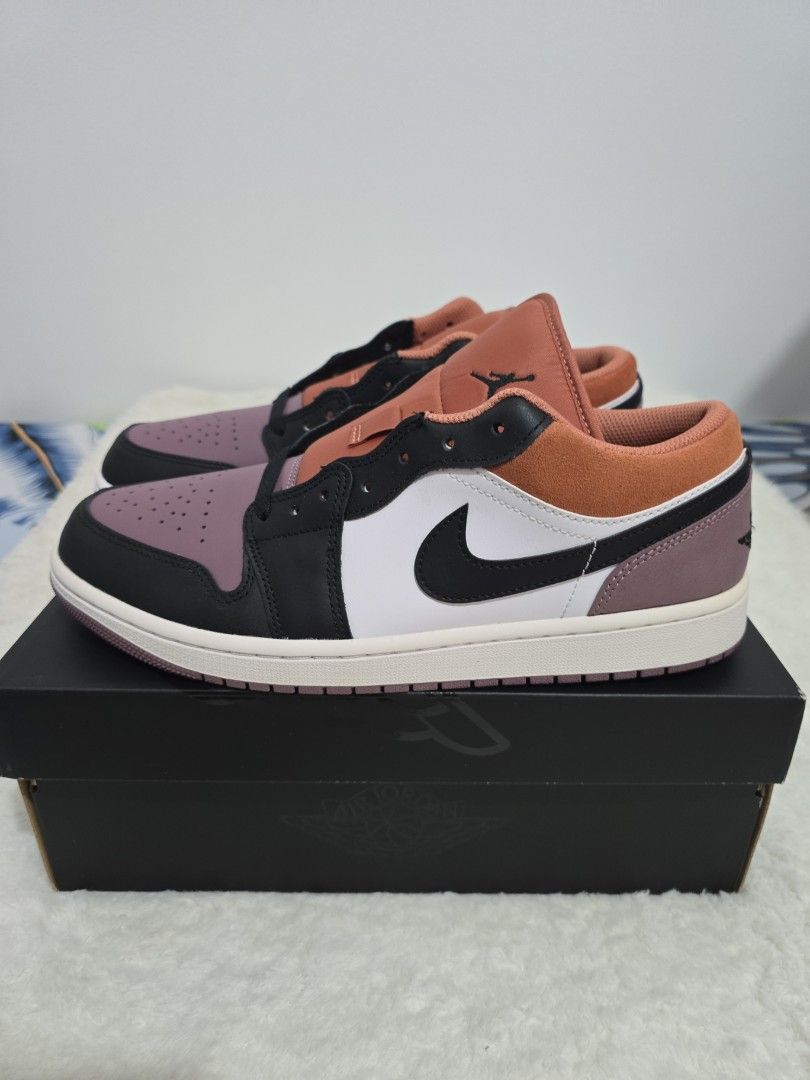 Air Jordan 1 Low SE (Category: Sneakers) located in Quezon City. Submitted by simonpeterang (Listing ID 1421122484, Image 1). Description: - Air Jordan 1 Low SE - Size 10 - Nike swoosh visible - Comes with original box Price: 3500 Php.