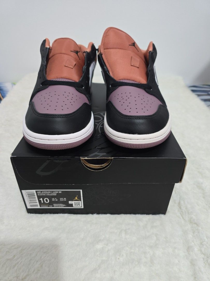 Air Jordan 1 Low SE (Category: Sneakers) located in Quezon City. Submitted by simonpeterang (Listing ID 1421122484, Image 2). Description: - Air Jordan 1 Low SE - Size 10 - Nike swoosh visible - Comes with original box Price: 3500 Php.