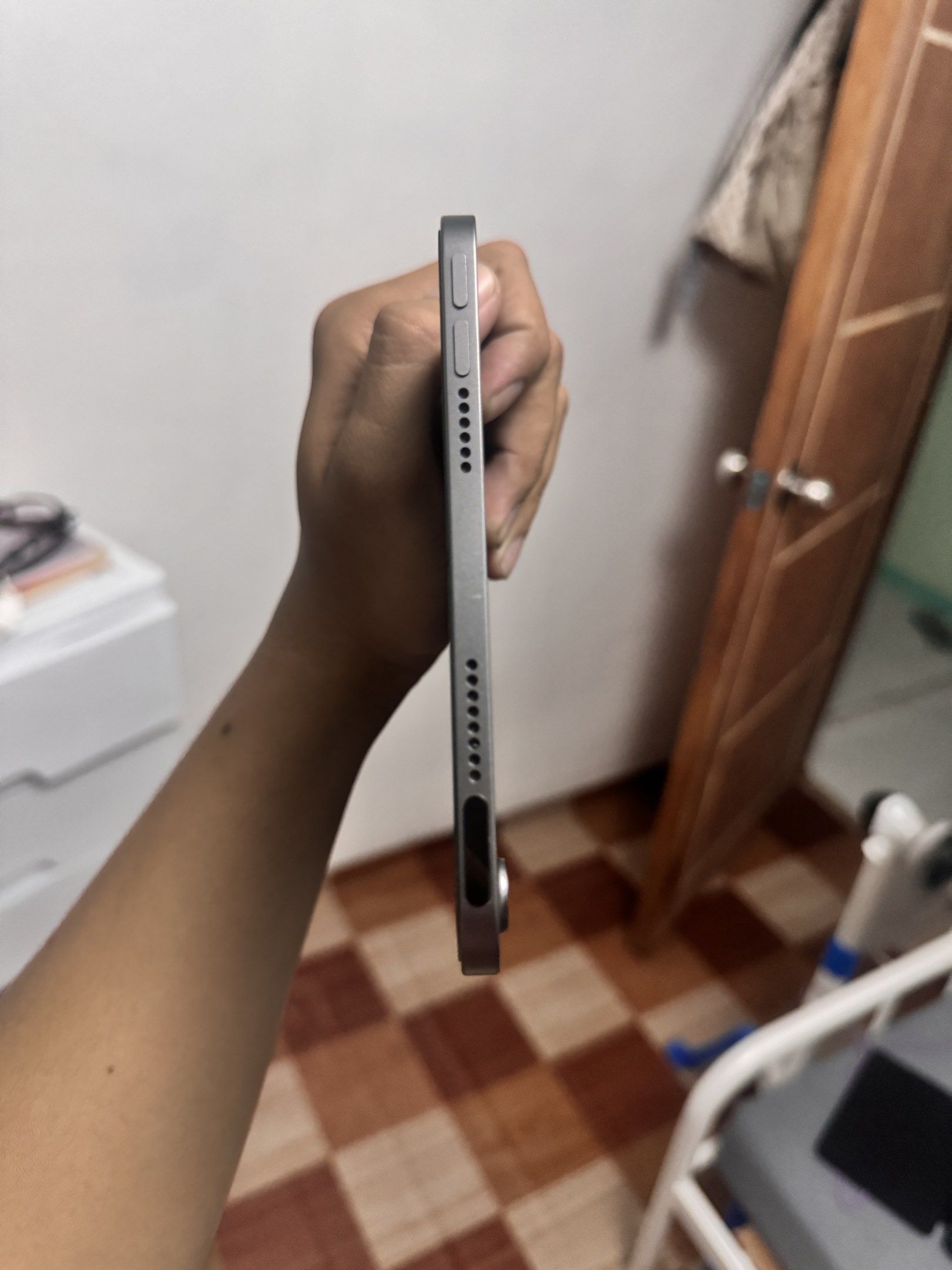 Apple iPad Mini 6 (Category: iPad) located in Bulacan. Submitted by johnlorenz68065 (Listing ID 1421240754, Image 3). Description: - Apple iPad Mini 6 (Gray) - Includes a black case - Lady owned - No issue!!! - Negotiable .