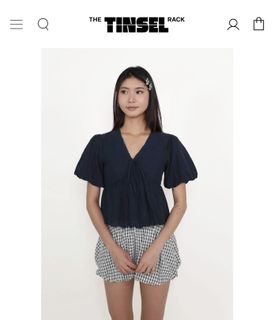 (Category: ) located in . Submitted by clearmywardrobe17 (Listing ID 1421126199, Image 1). Description: .