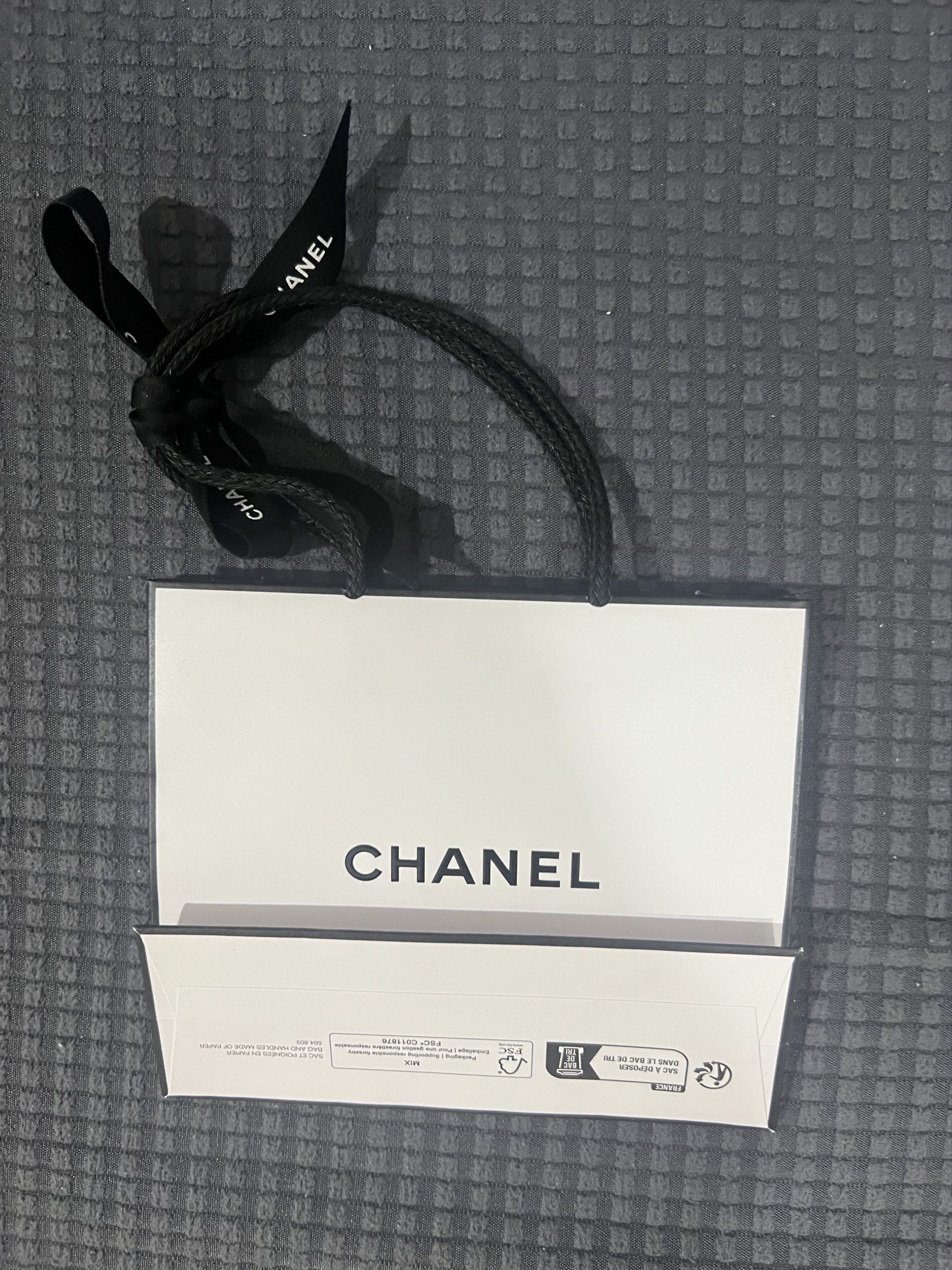 Authentic Chanel Beauty paperbag (Category: Luxury Bags & Wallets) located in Quezon City. Submitted by nxdeclutters (Listing ID 1421278949, Image 1). Description: - Authentic Chanel shopping bag - Features the iconic Chanel logo - Includes original ribbon and handles - Small size - Color: White with black accents - Ideal for gifting or collecting Last price posted From a personal store purchase at Glorietta Small size .