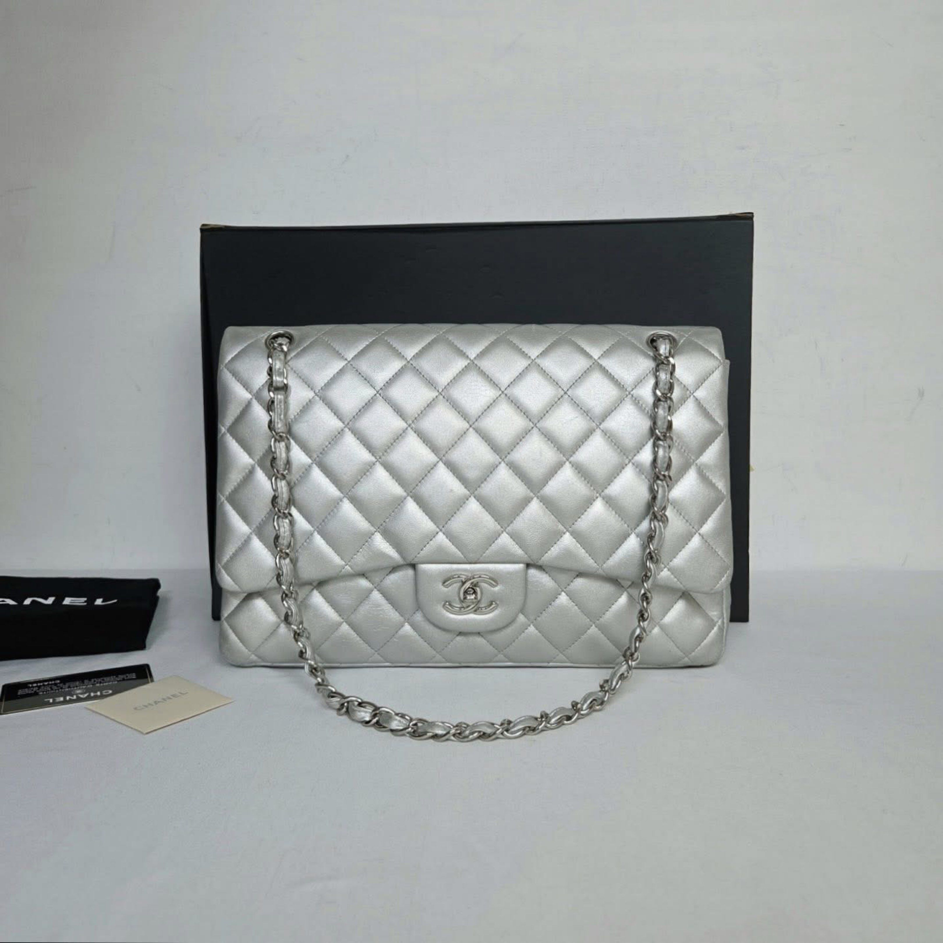 Authentic Chanel Classic Single Flap (Category: Luxury Bags & Wallets) located in Quezon City. Submitted by jhaediah (Listing ID 1421212767, Image 1). Description: classic maxi silver 💓2/12 series14 card Free pabitbit Korea .