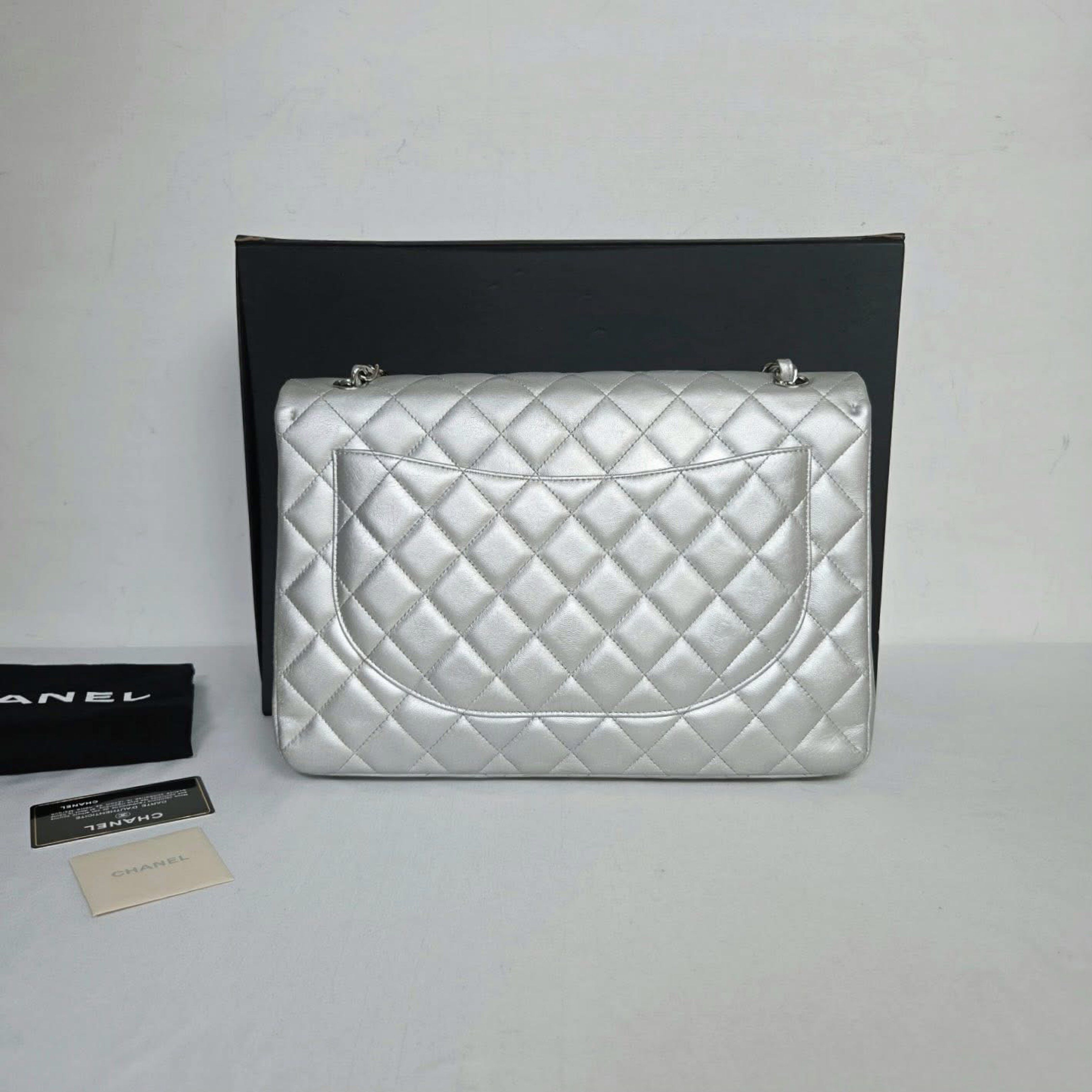 Authentic Chanel Classic Single Flap (Category: Luxury Bags & Wallets) located in Quezon City. Submitted by jhaediah (Listing ID 1421212767, Image 2). Description: classic maxi silver 💓2/12 series14 card Free pabitbit Korea .