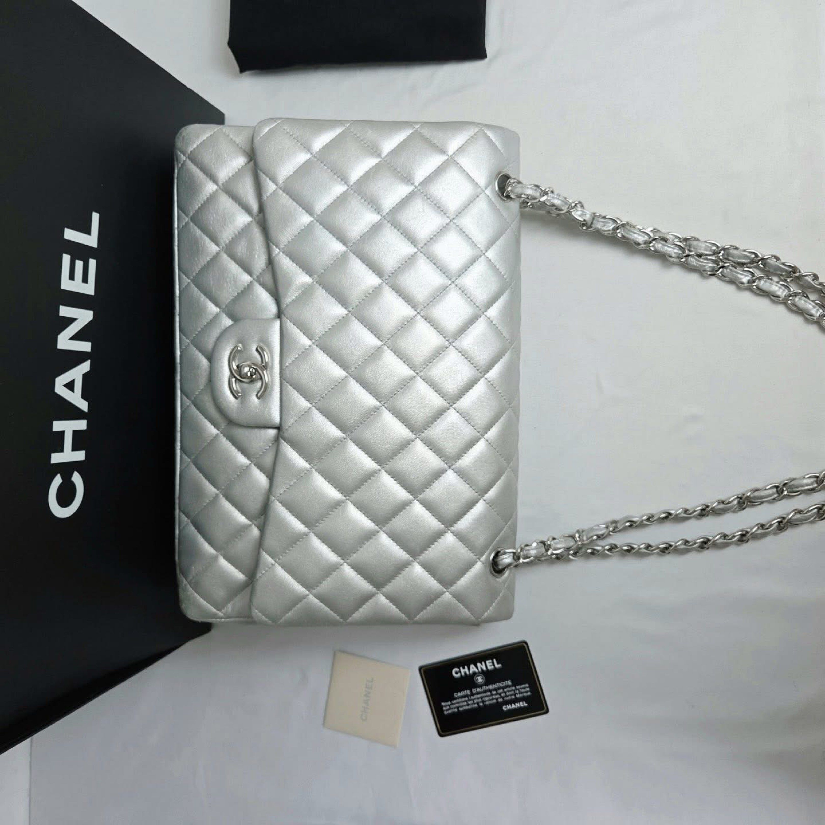 Authentic Chanel Classic Single Flap (Category: Luxury Bags & Wallets) located in Quezon City. Submitted by jhaediah (Listing ID 1421212767, Image 3). Description: classic maxi silver 💓2/12 series14 card Free pabitbit Korea .