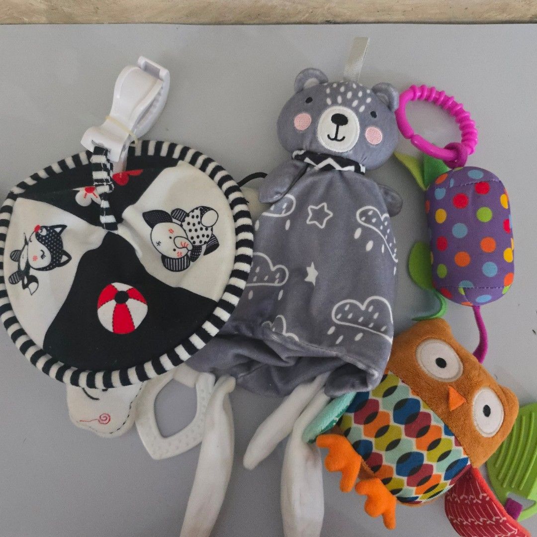 Baby Play Gym Toy (Category: Infant Playtime) located in Las Pinas. Submitted by destashingpinayph (Listing ID 1421139502, Image 1). Description: - Colorful baby play gym - Features bear, owl, and black & white patterned toy - Designed to stimulate baby's senses - Includes different textures and patterns - Comes with a ring for easy hanging.