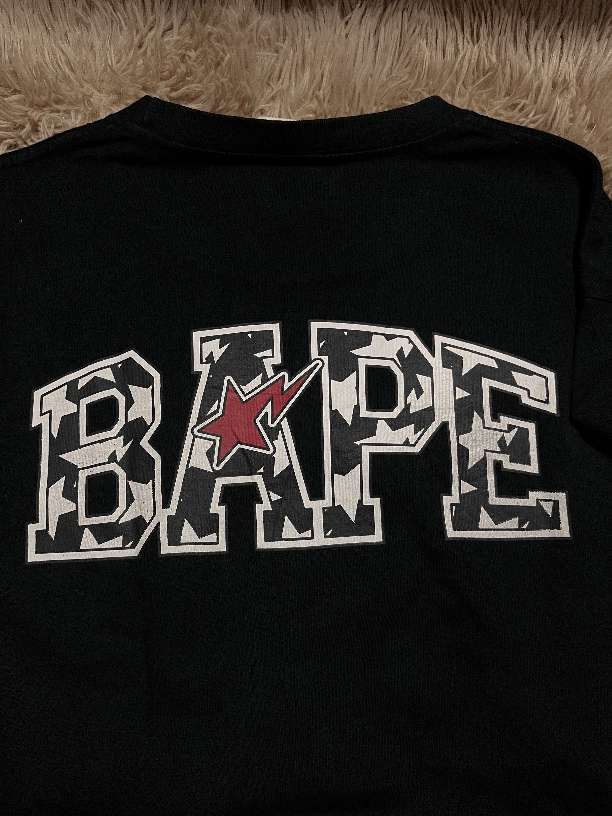 BAPE Black T-shirt XL (Category: Tshirts & Polo Shirts ) located in Manila. Submitted by siocojay04 (Listing ID 1421224734, Image 2). Description: - Black BAPE T-shirt - Size: XL - Features the iconic A Bathing Ape logo on the front - Bold BAPE graphic on the back - Includes authentic BAPE sleeve tag - Classic crew neck design.