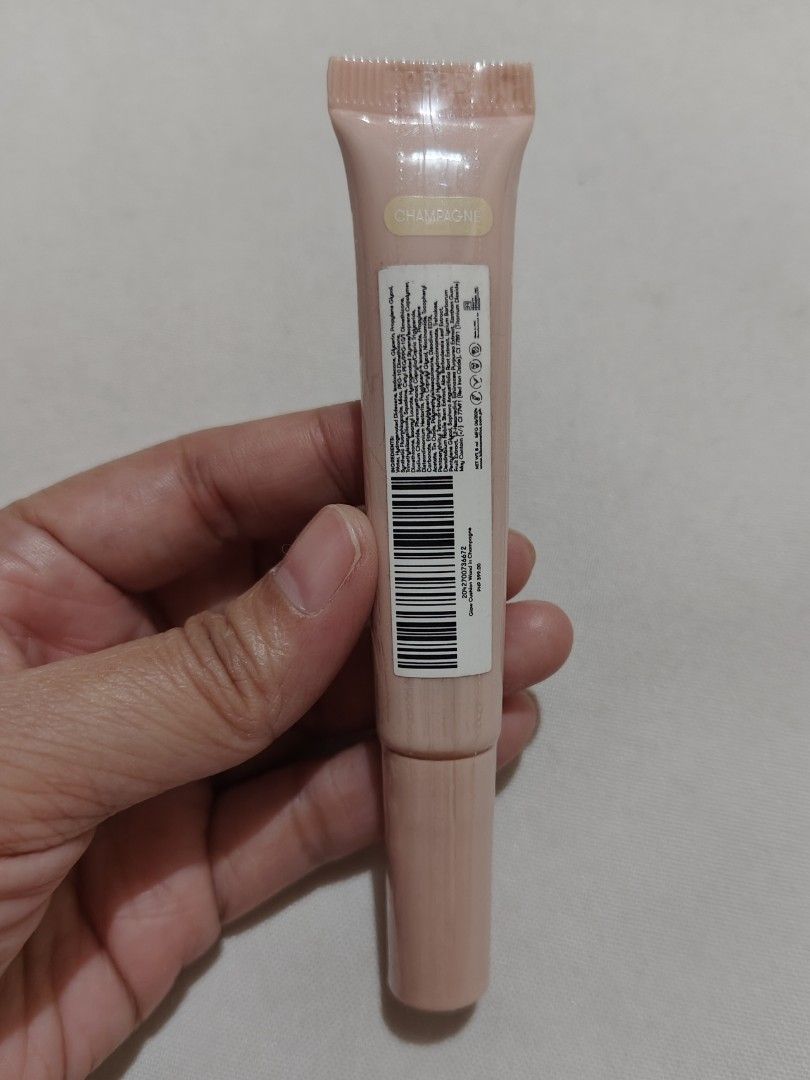 BLK Cosmetics Glow Cushion Wand Highlighter (Category: Makeup) located in Caloocan City. Submitted by MyPrelovedToYours18 (Listing ID 1421124974, Image 2). Description: - BLK Cosmetics Glow Cushion Wand highlighter - Liquid highlighter with cushion applicator - Light, shimmery shade - Brand new, in original packaging ☑️ Price is firm ☑️ Please manage your expectations since all items are preloved ☑️ Please be considerate if there's any unnoticed 