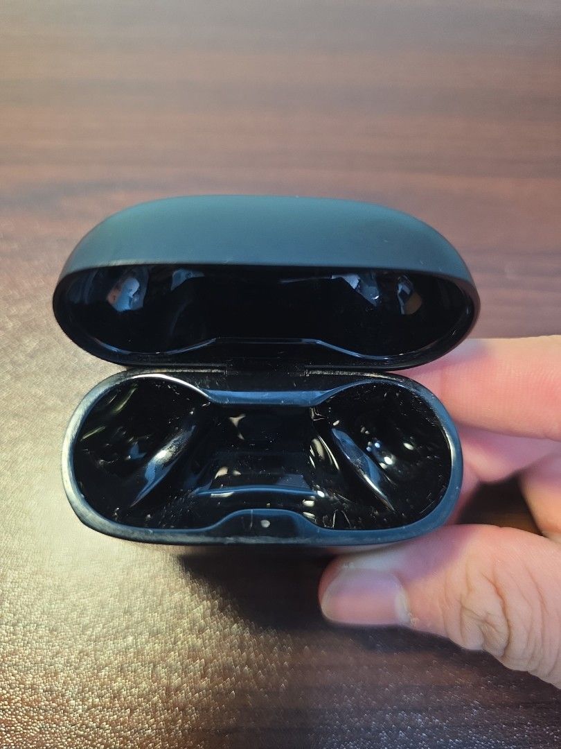 Bose Earbuds with Charging Case ( One side working )65561370233985114