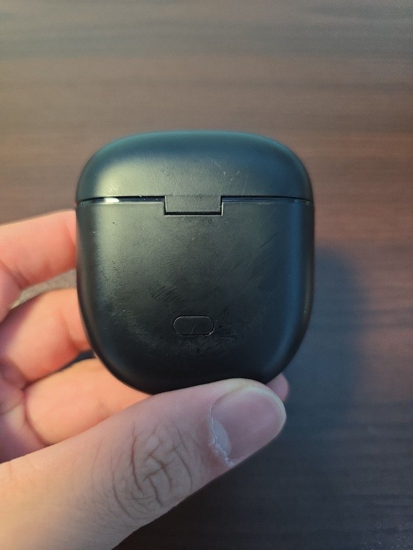 Bose Earbuds with Charging Case ( One side working )65561370233985111