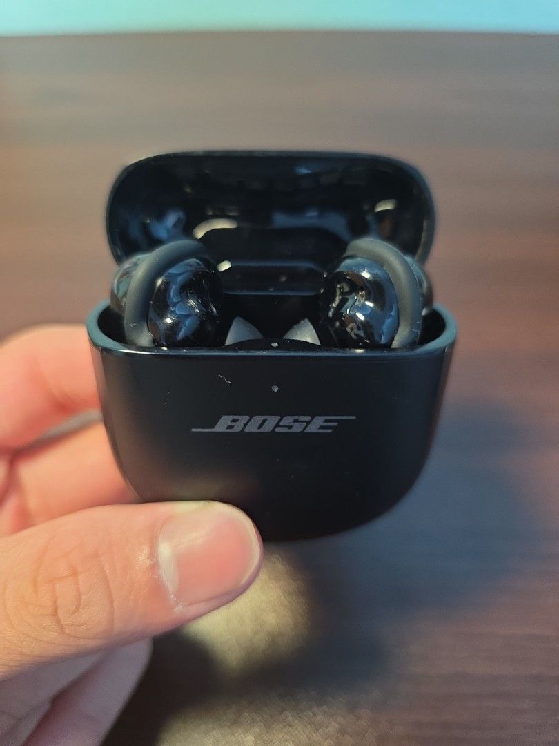 Bose Earbuds with Charging Case ( One side working )65561370233985112