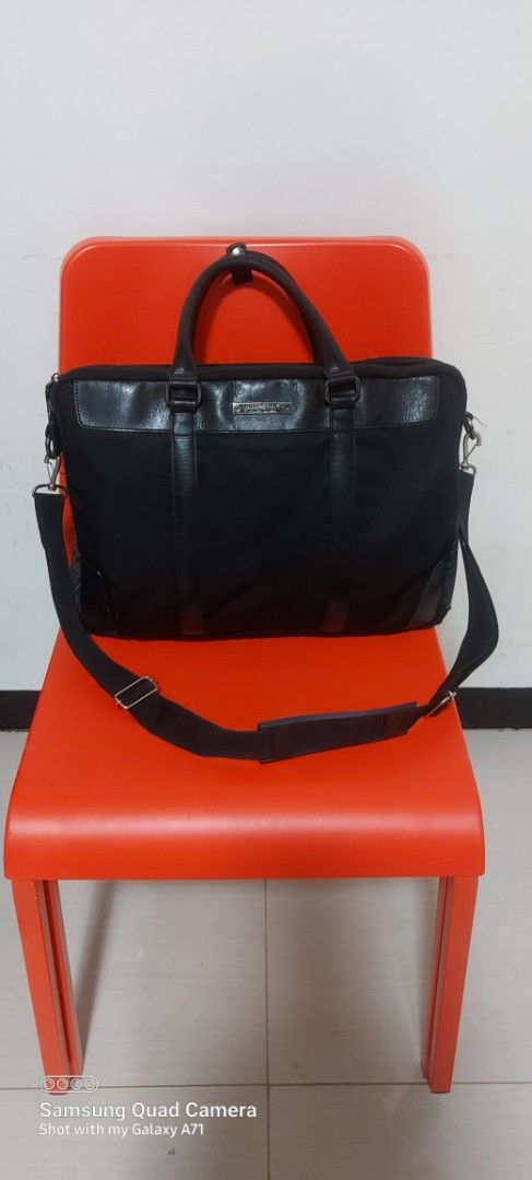 Burberry Black Label laptop/document bag (Category: Luxury Bags & Wallets) located in Quezon City. Submitted by threetwotwo2ndaccount (Listing ID 1421127450, Image 1). Description: - Burberry Black Label laptop/document bag - Black color - Top handle and detachable shoulder strap - Main compartment and interior pocket - Exterior shows wear and tear - Plaid interior lining - Zipper closure -size: H-12",L-16",W-4.5" issue: may konting scratch sa ha