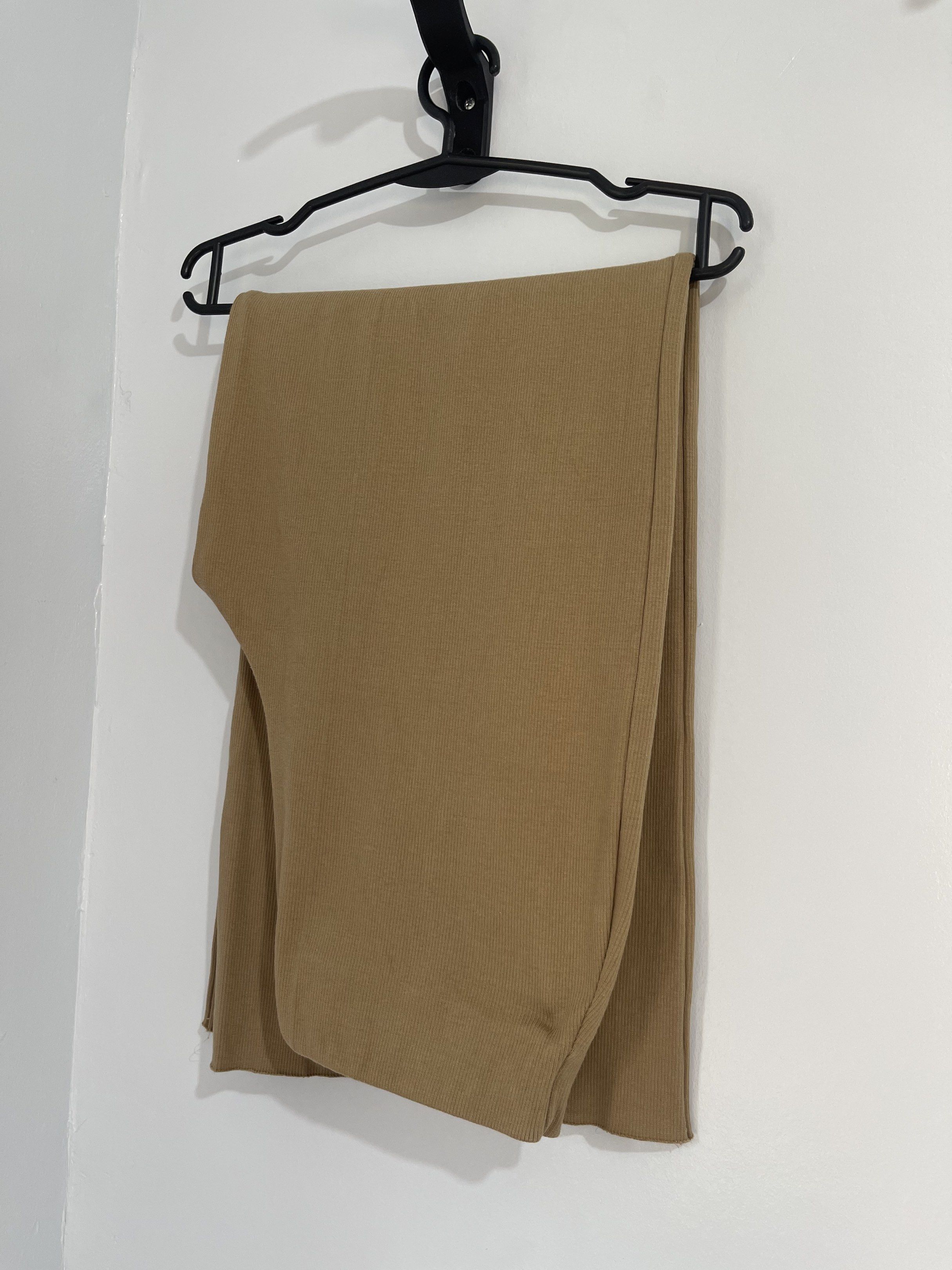 Calista Apparel Wide Leg Pants (Category: Other Bottoms) located in Taguig. Submitted by cs4lt (Listing ID 1421157785, Image 2). Description: - Tan wide-leg pants - Relaxed fit - Soft, flowing fabric - Versatile for various tops - Ideal for casual outings.