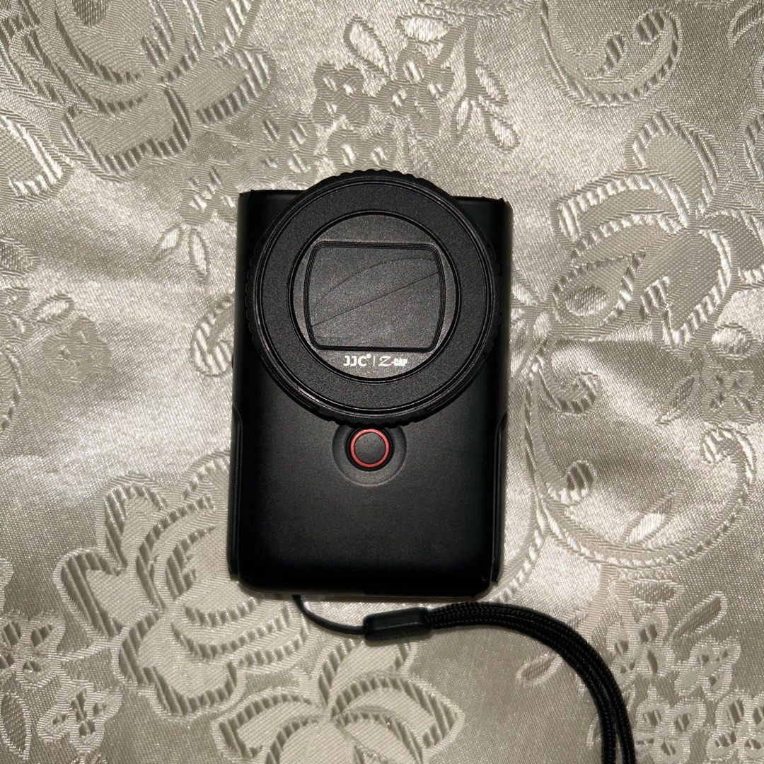 CANON PowerShot V10 (Category: Cameras) located in Manila. Submitted by hvscloset (Listing ID 1421204346, Image 2). Description: .