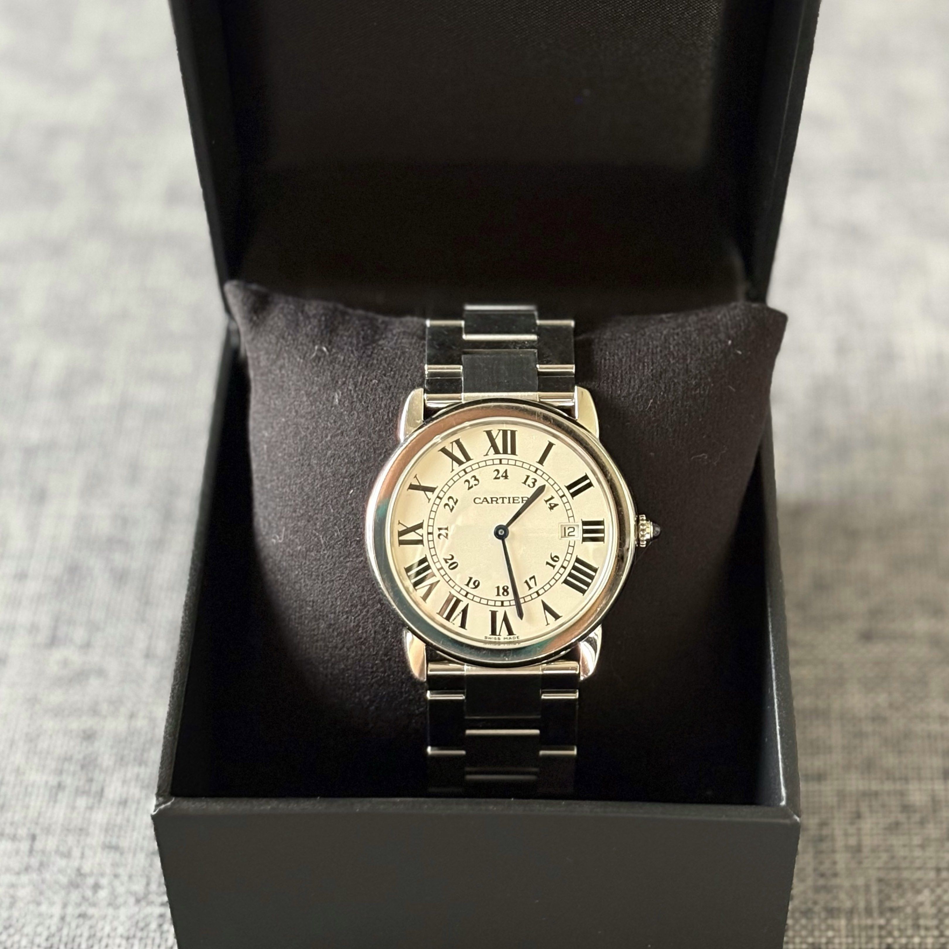 Cartier Ronde Solo LM (Category: Luxury Watches) located in Taguig. Submitted by future.fits (Listing ID 1421254241, Image 2). Description: • 36mm stainless steel • Quartz movement • Part of the Ronde Solo line (mid-2000s to late-2010s) • Silvered opaline dial with Roman numerals + Sapphire cabochon crown • Date display at 3:00 • Comes with box and authenticity papers.