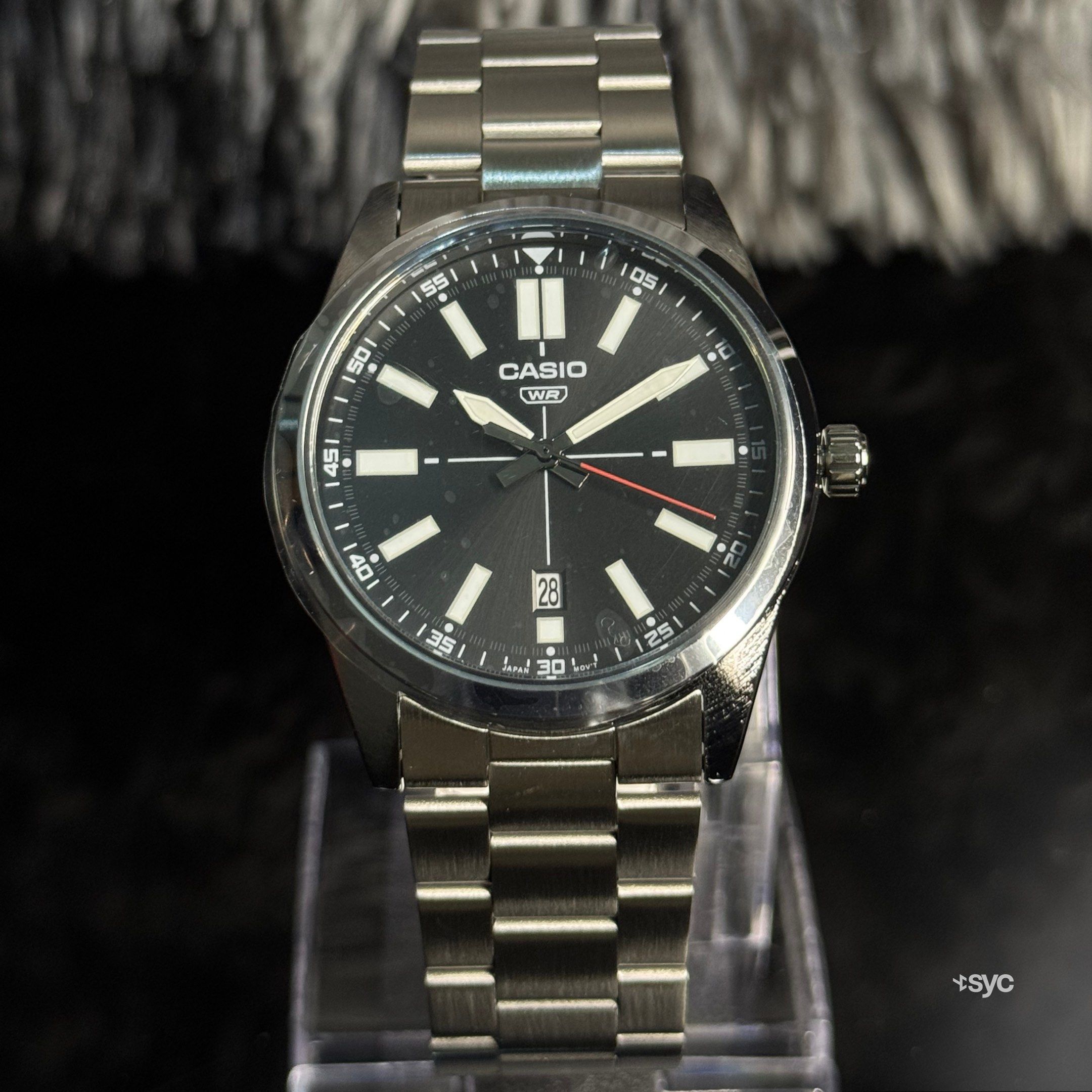 Casio Classic Watch (MTP-VD02D-1EUDF) with Date Display (Category: Men's Watches) located in Imus. Submitted by johnsonsyc (Listing ID 1421277088, Image 1). Description: - Casio (MTP-VD02D-1EUDF) - Date display - Stainless steel band - Black dial With Stick Hour Markers Mod: Meetups, Lalamove, LBC.