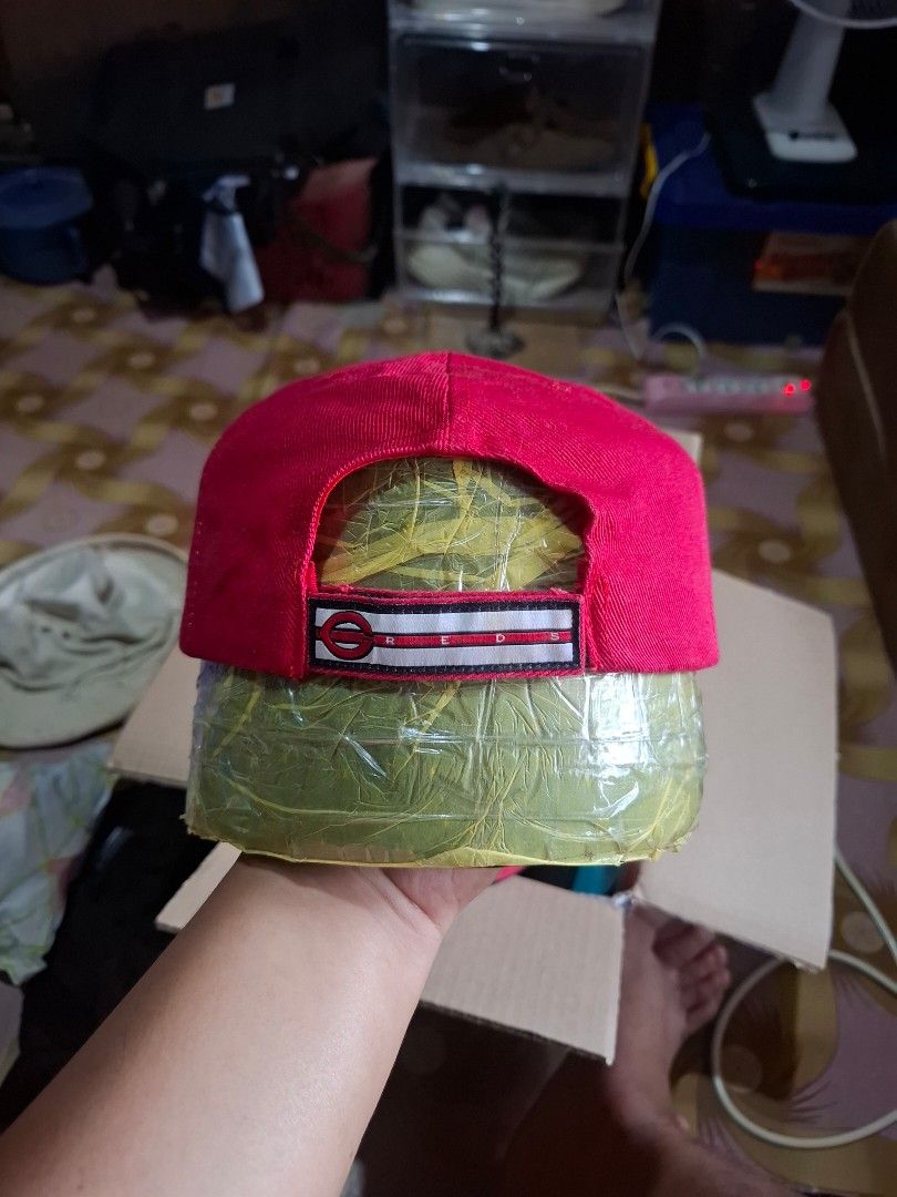 Cincinnati Reds velcro cap (Category: Caps & Hats) located in Victorias. Submitted by doc_keith (Listing ID 1421156155, Image 2). Description: Cincinnati Red Velcro cap (aspack only & free flame cap) Condition: 9/10 Color rate: 9/10 Issue: ✖️✖️✖️ Need wash 680 shipped Negros Occidental.