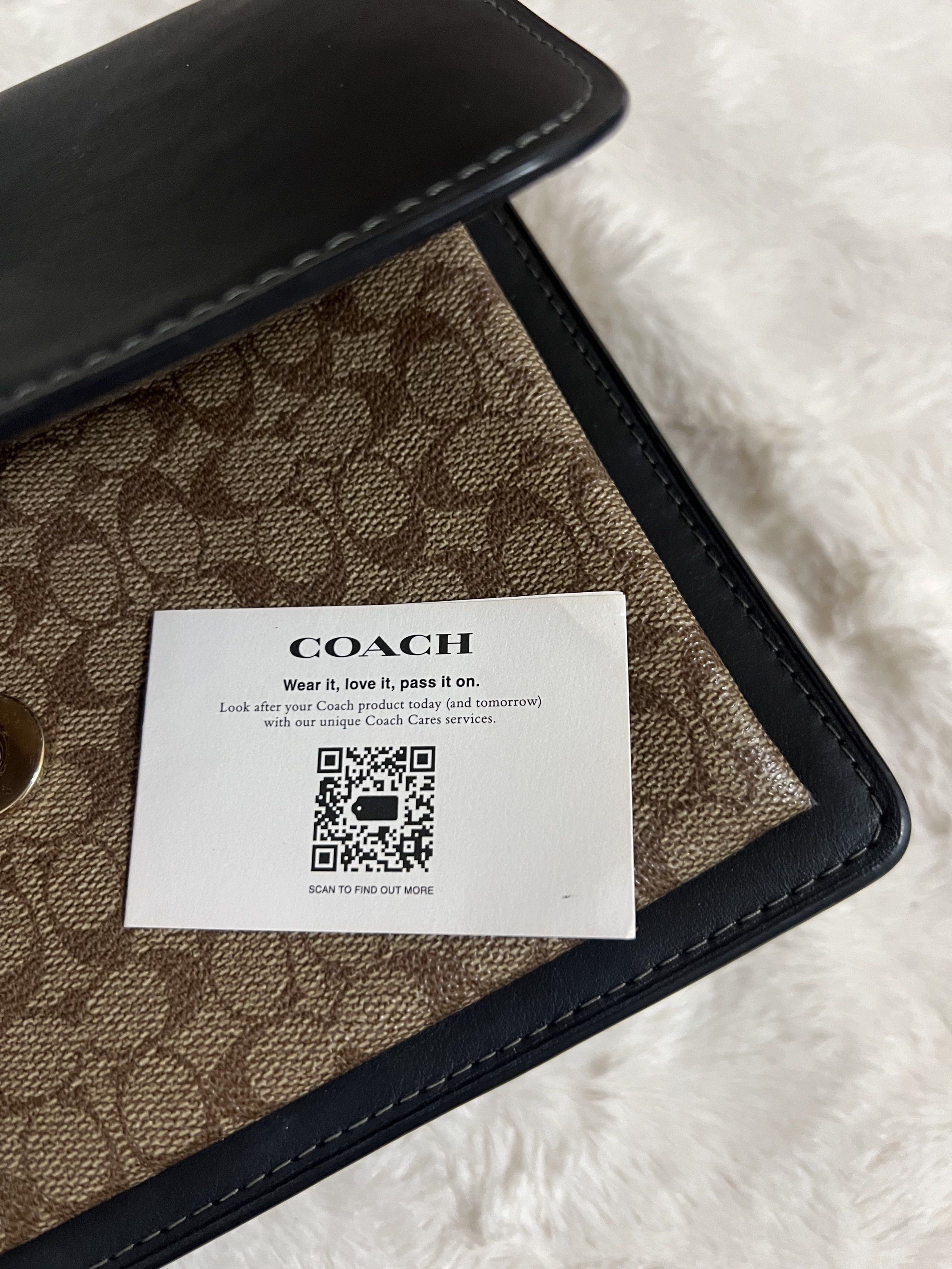 Coach Signature Chain Bag (Category: Luxury Bags & Wallets) located in Manila. Submitted by cluttercrushers (Listing ID 1421150247, Image 2). Description: - Authentic Coach handbag - Signature pattern and chain strap - Black flap with gold hardware - Interior features a zippered pocket and Coach tag - Includes care card - Classic design, versatile for any occasion.
