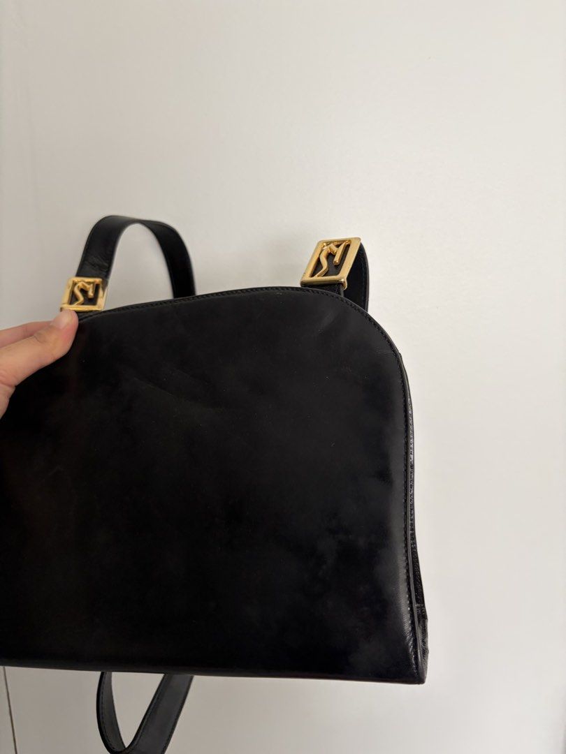 Di Sandro Black Leather Shoulder Bag (Category: Luxury Bags & Wallets) located in Makati City. Submitted by lenyfelix (Listing ID 1421194195, Image 3). Description: - Di Sandro black leather shoulder bag - Genuine leather - Rectangular shape - Long strap - Gold-toned hardware - Interior pocket - Made in Italy.